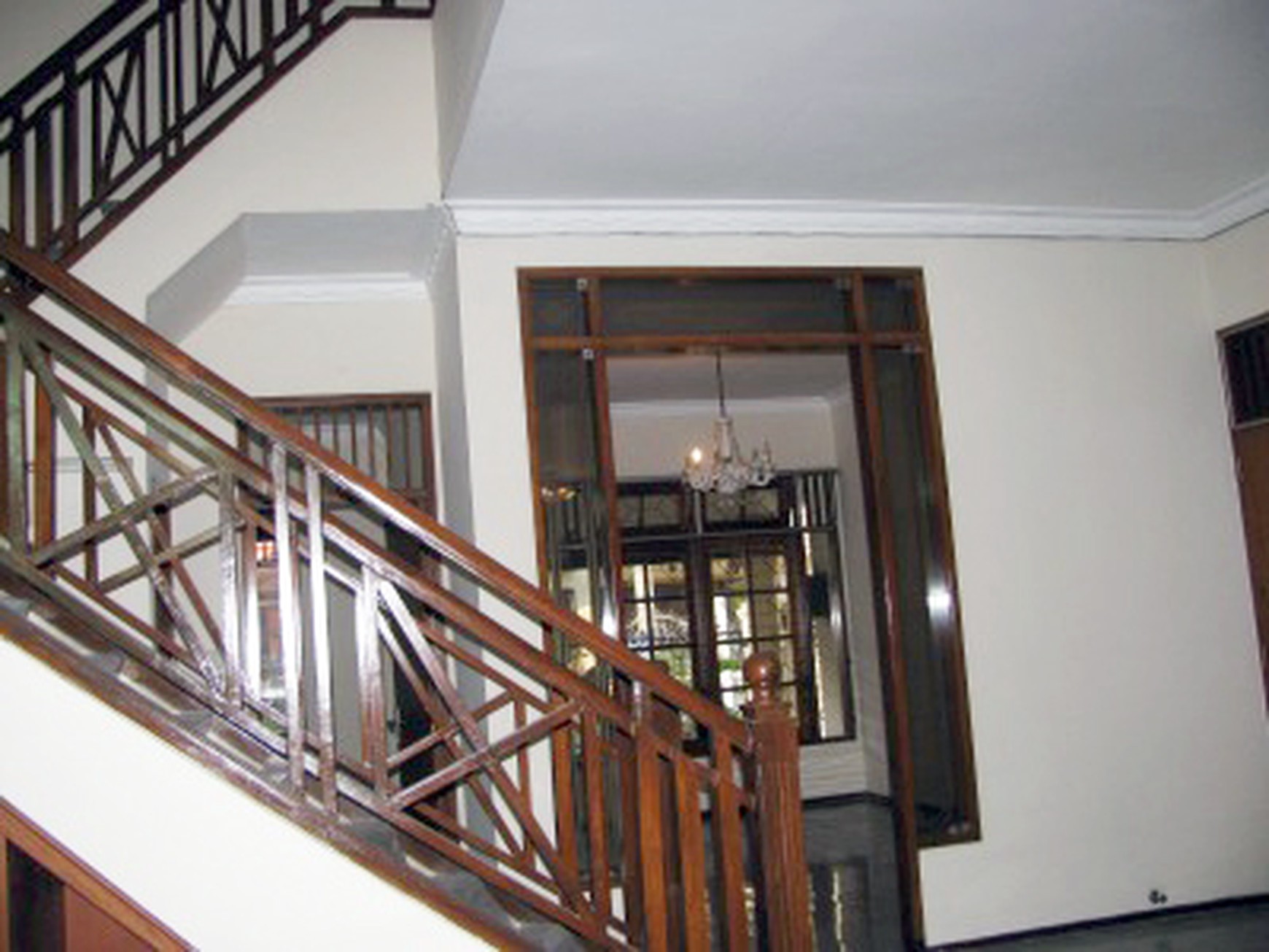 Rumah di Prapen Indah Timur Surabaya Selatan, 2 Lantai, Bagus & kokoh, Lingkungan Nyaman, Lokasi Bagus, SIAP HUNI, Bisa utk Kantor, Dekat Ry prapen