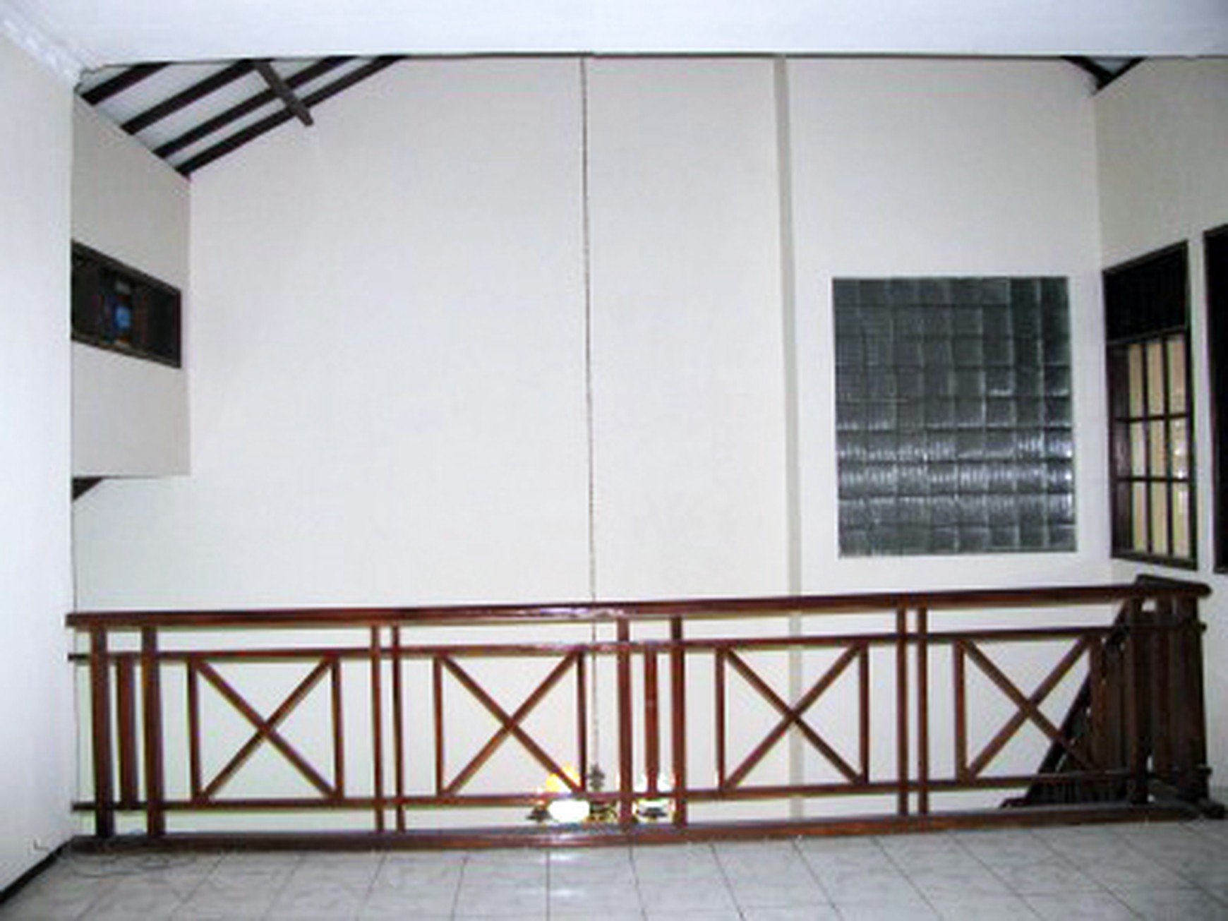 Rumah di Prapen Indah Timur Surabaya Selatan, 2 Lantai, Bagus & kokoh, Lingkungan Nyaman, Lokasi Bagus, SIAP HUNI, Bisa utk Kantor, Dekat Ry prapen