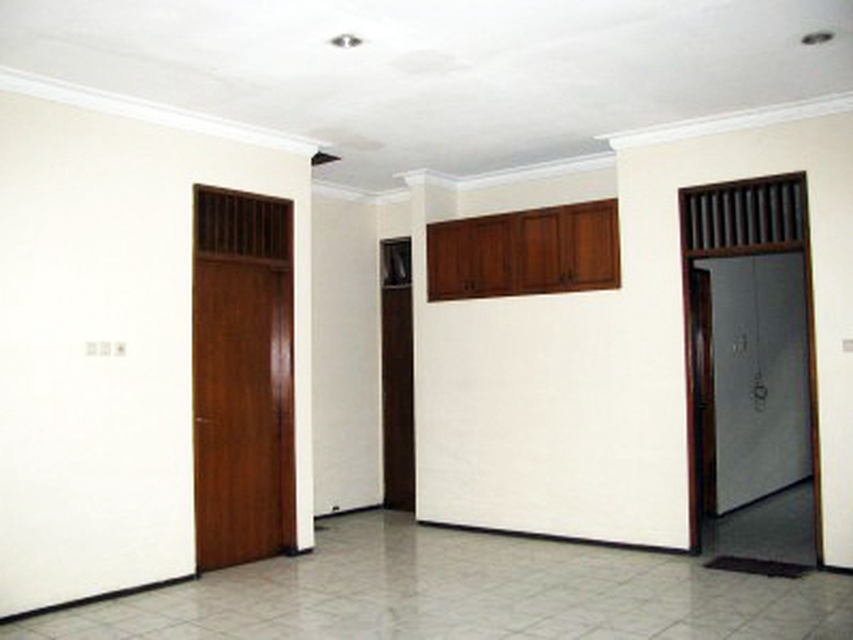 Rumah di Prapen Indah Timur Surabaya Selatan, 2 Lantai, Bagus & kokoh, Lingkungan Nyaman, Lokasi Bagus, SIAP HUNI, Bisa utk Kantor, Dekat Ry prapen