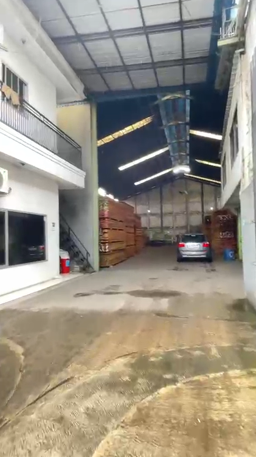 Gudang di Pinggir jalan Utama Cikupa Tangerang