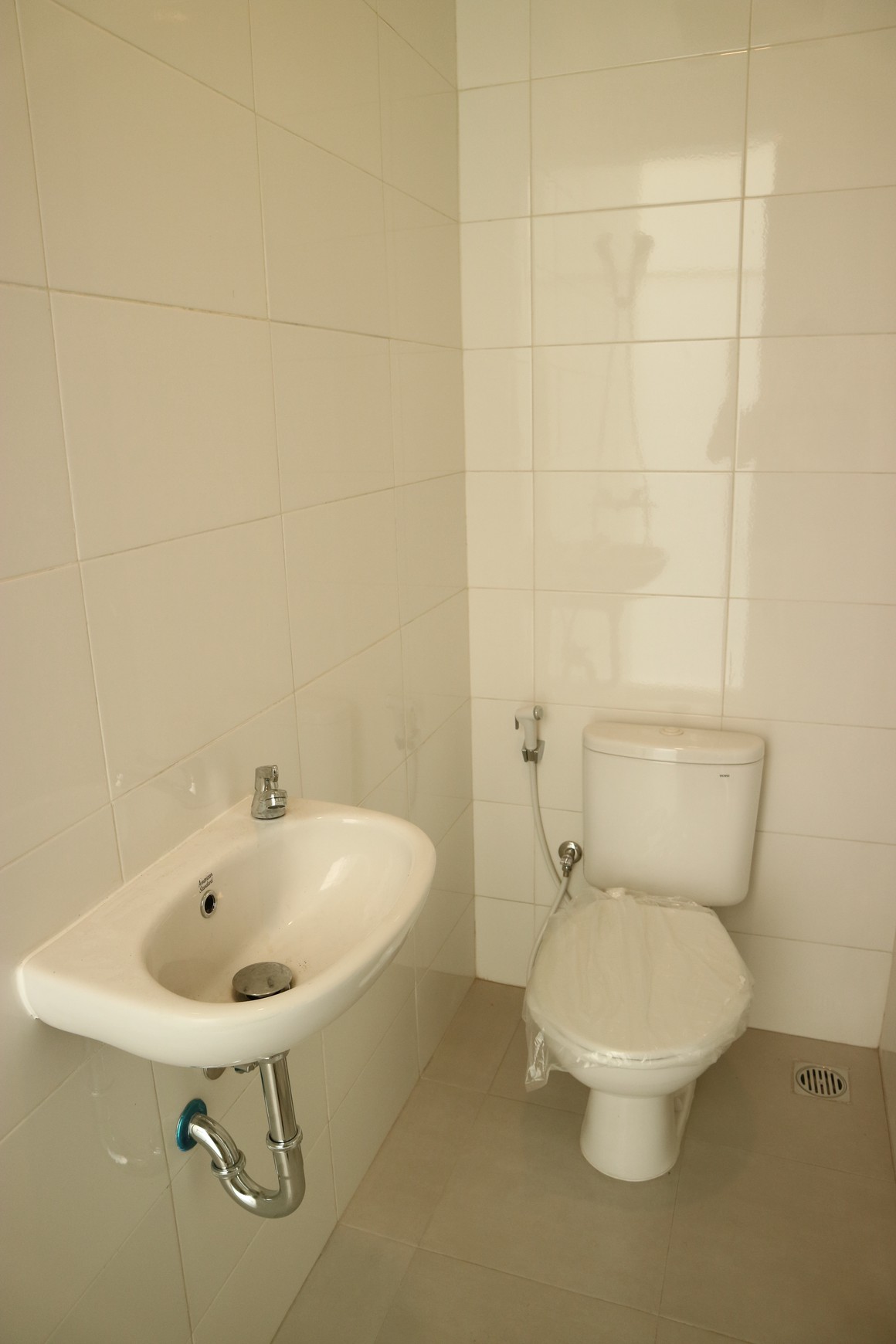 Rumah Modern Minimalis Dian Istana Wiyung Dekat Tol