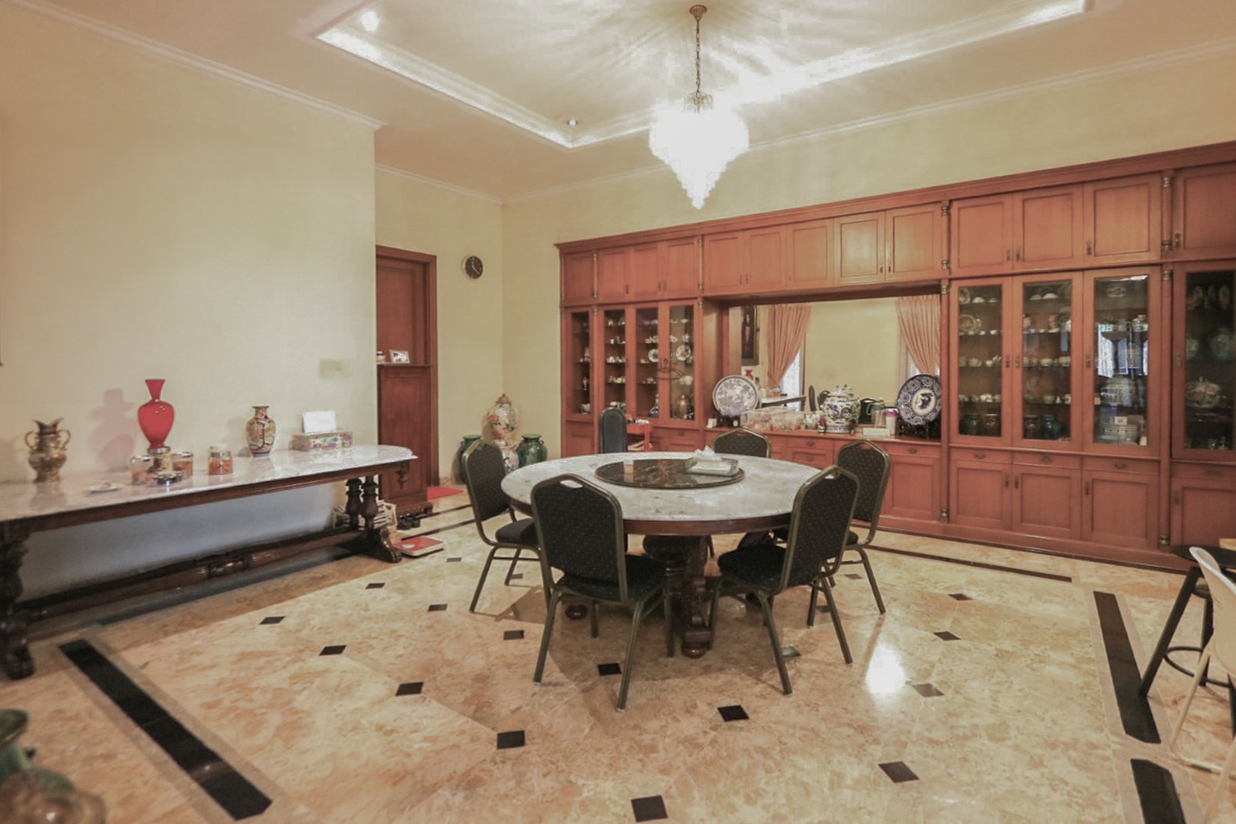 RUMAH MEWAH, NYAMAN & ASRI, AKSES MUDAH KE PONDOK INDAH, KEBAYORAN BARU