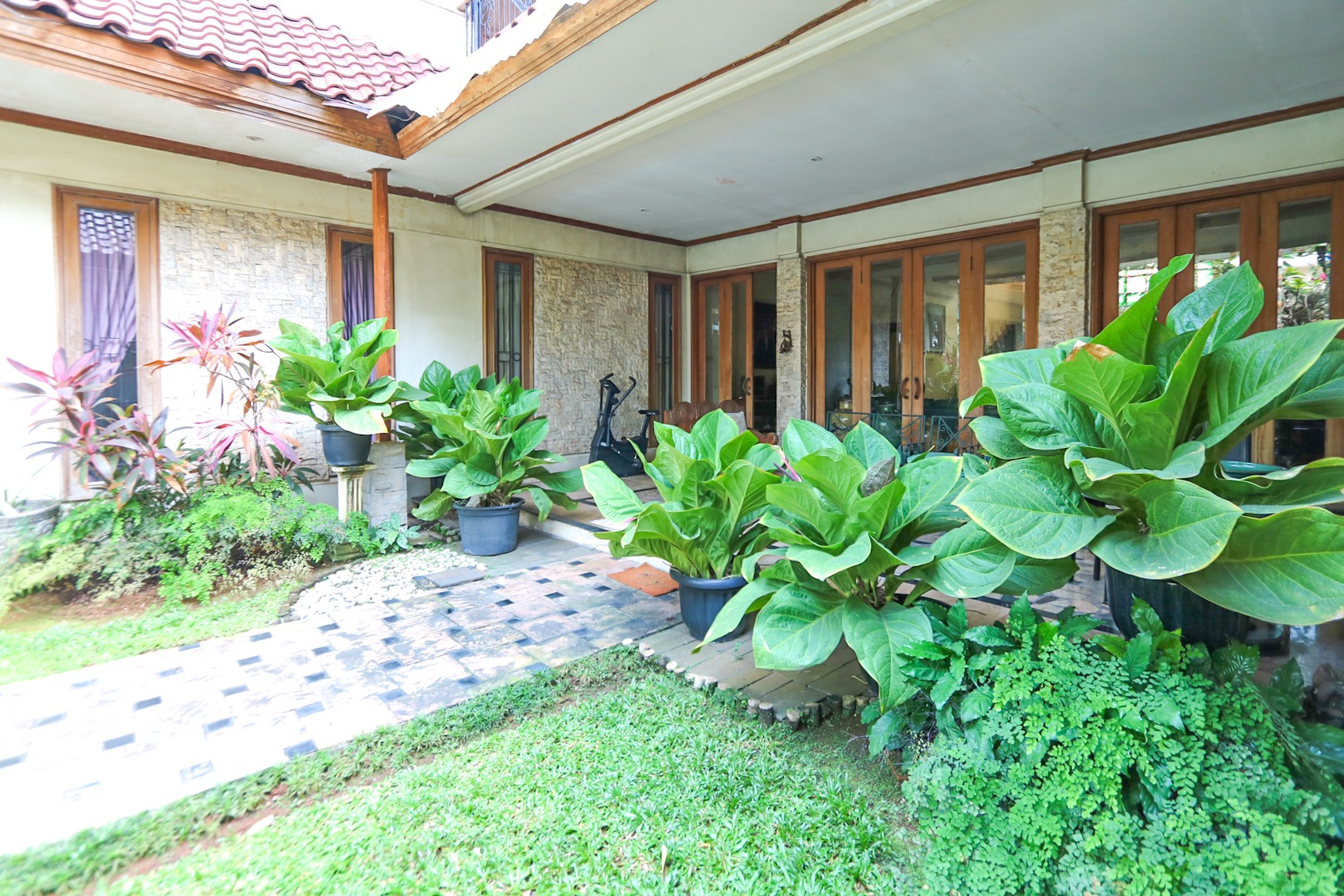 RUMAH MEWAH, NYAMAN & ASRI, AKSES MUDAH KE PONDOK INDAH, KEBAYORAN BARU