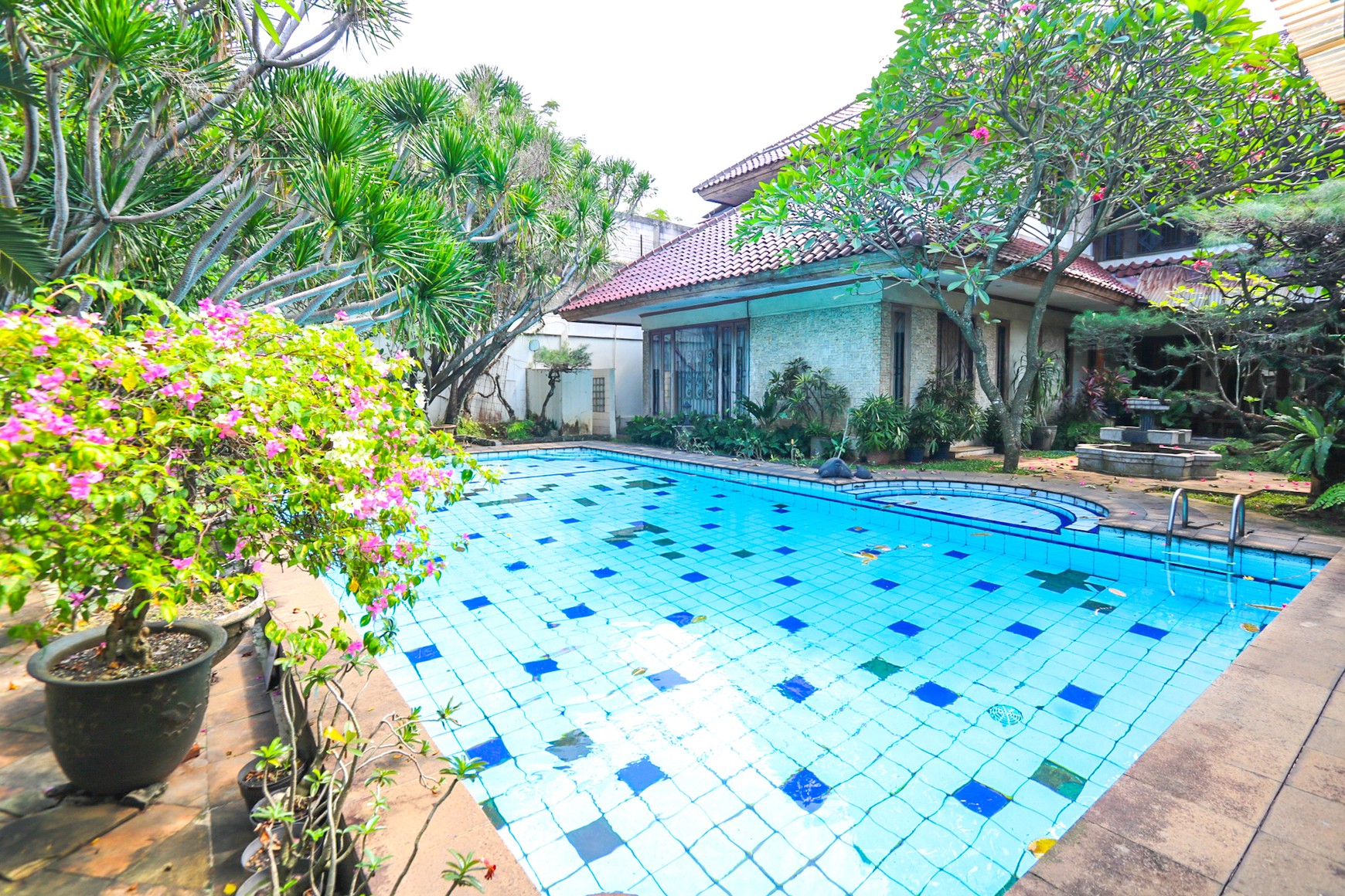 RUMAH MEWAH, NYAMAN & ASRI, AKSES MUDAH KE PONDOK INDAH, KEBAYORAN BARU