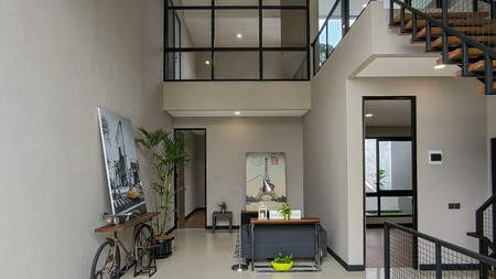 Rmh di bsd sangat nyaman di cluster .Tenang,aman,dekat teras kota,sekolah2 dan universitas