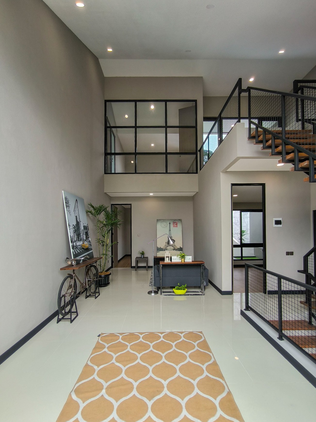 Rmh di bsd sangat nyaman di cluster .Tenang,aman,dekat teras kota,sekolah2 dan universitas