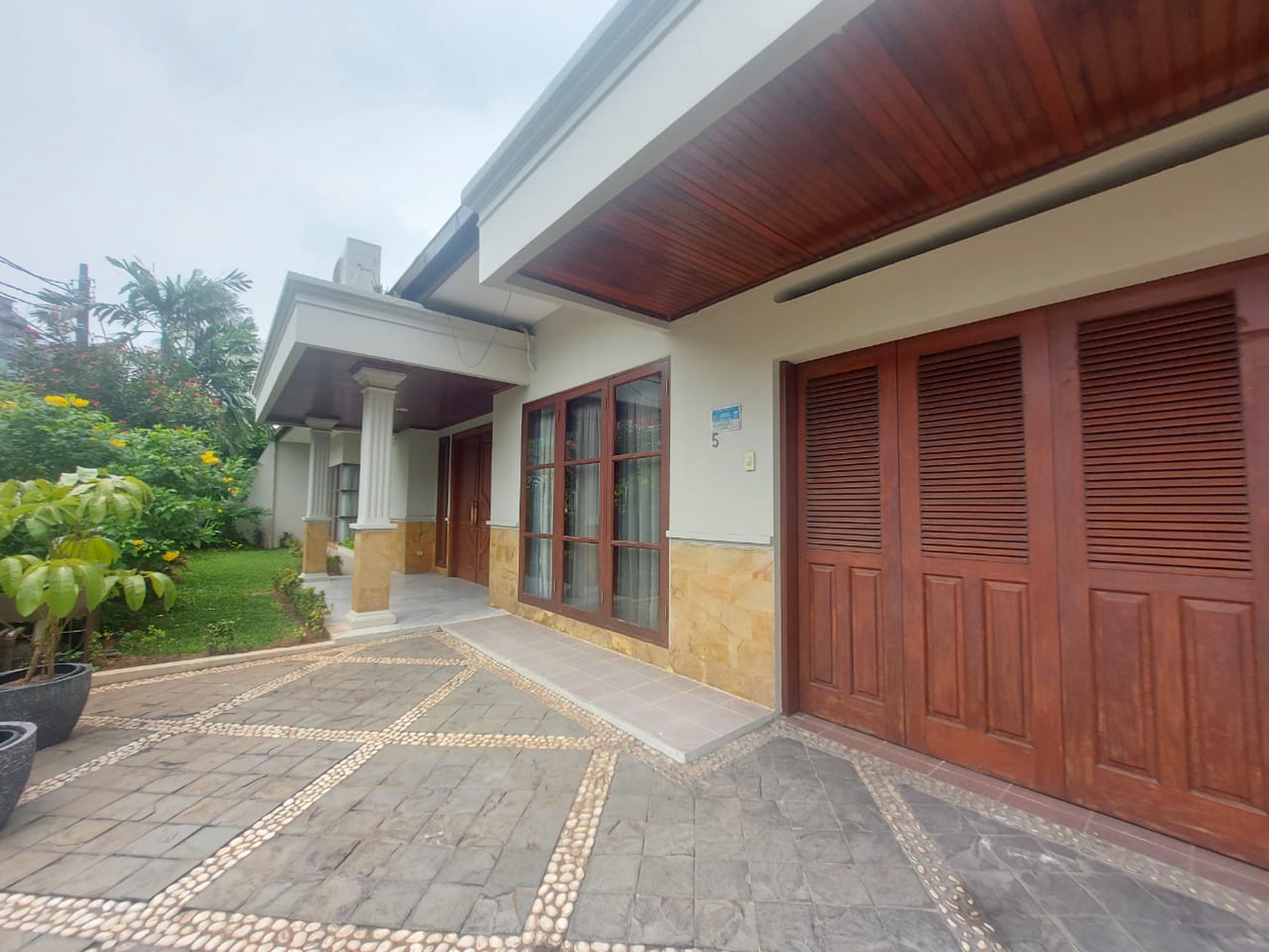 Rumah nyaman dan luas dalam townhouse dekat mrt cipete raya