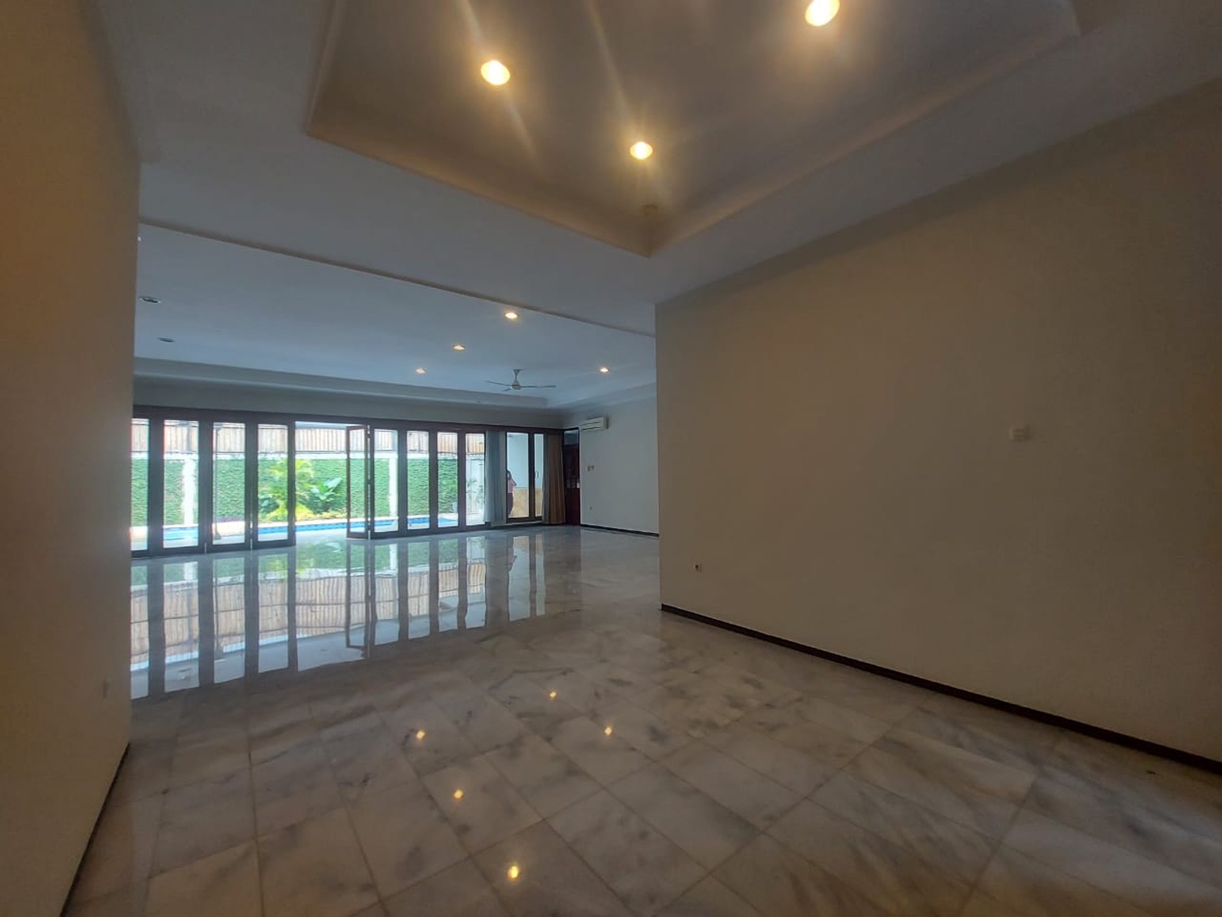 Rumah nyaman dan luas dalam townhouse dekat mrt cipete raya