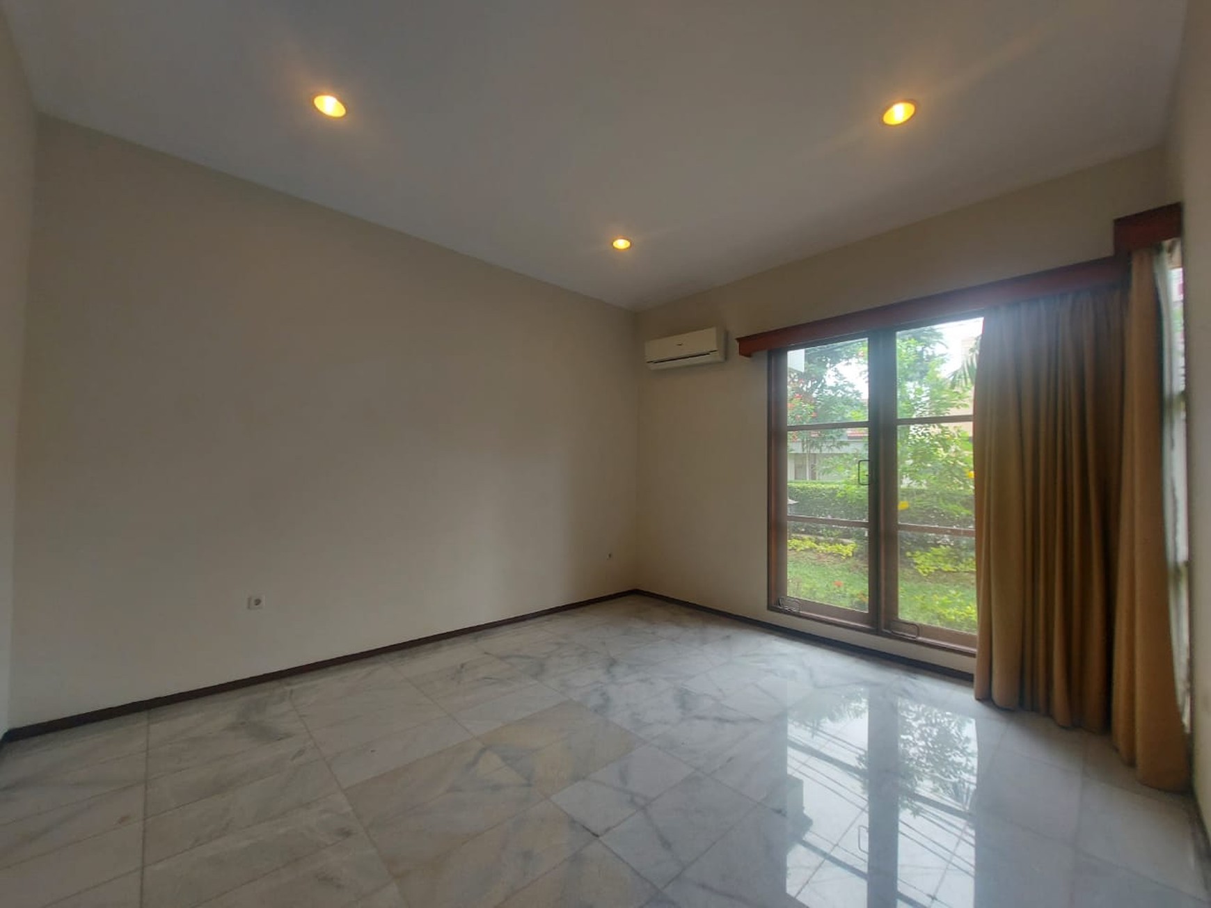 Rumah nyaman dan luas dalam townhouse dekat mrt cipete raya