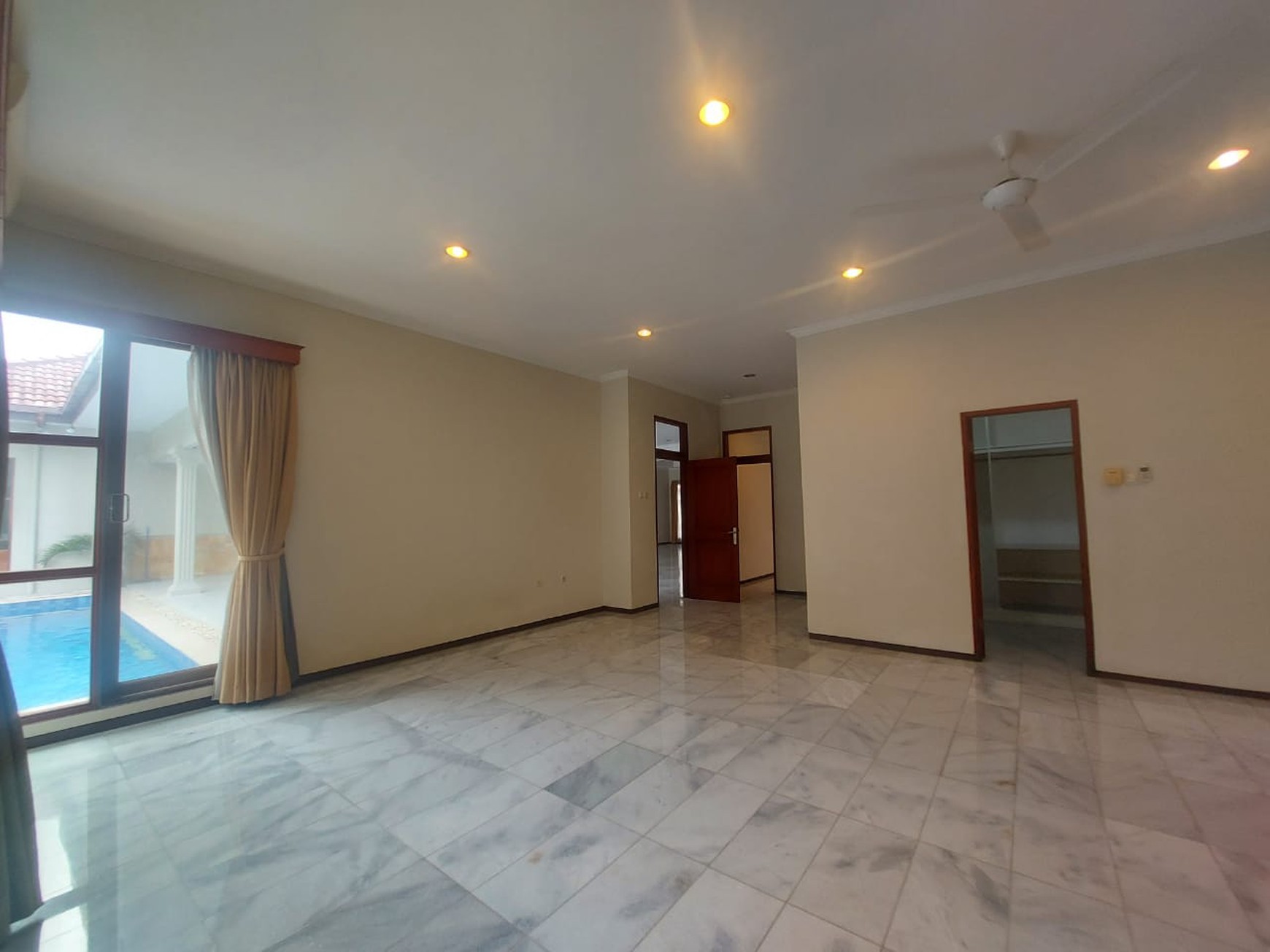 Rumah nyaman dan luas dalam townhouse dekat mrt cipete raya