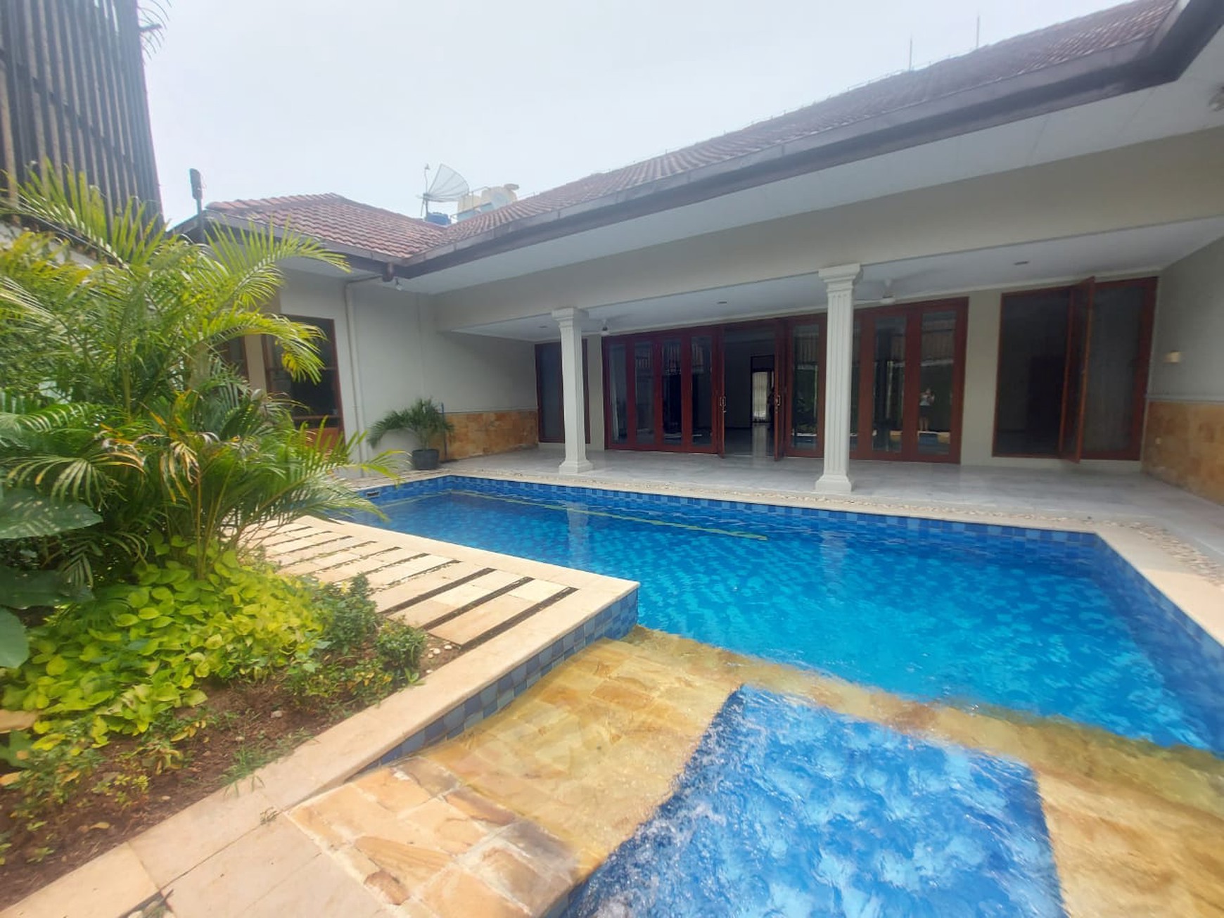 Rumah nyaman dan luas dalam townhouse dekat mrt cipete raya