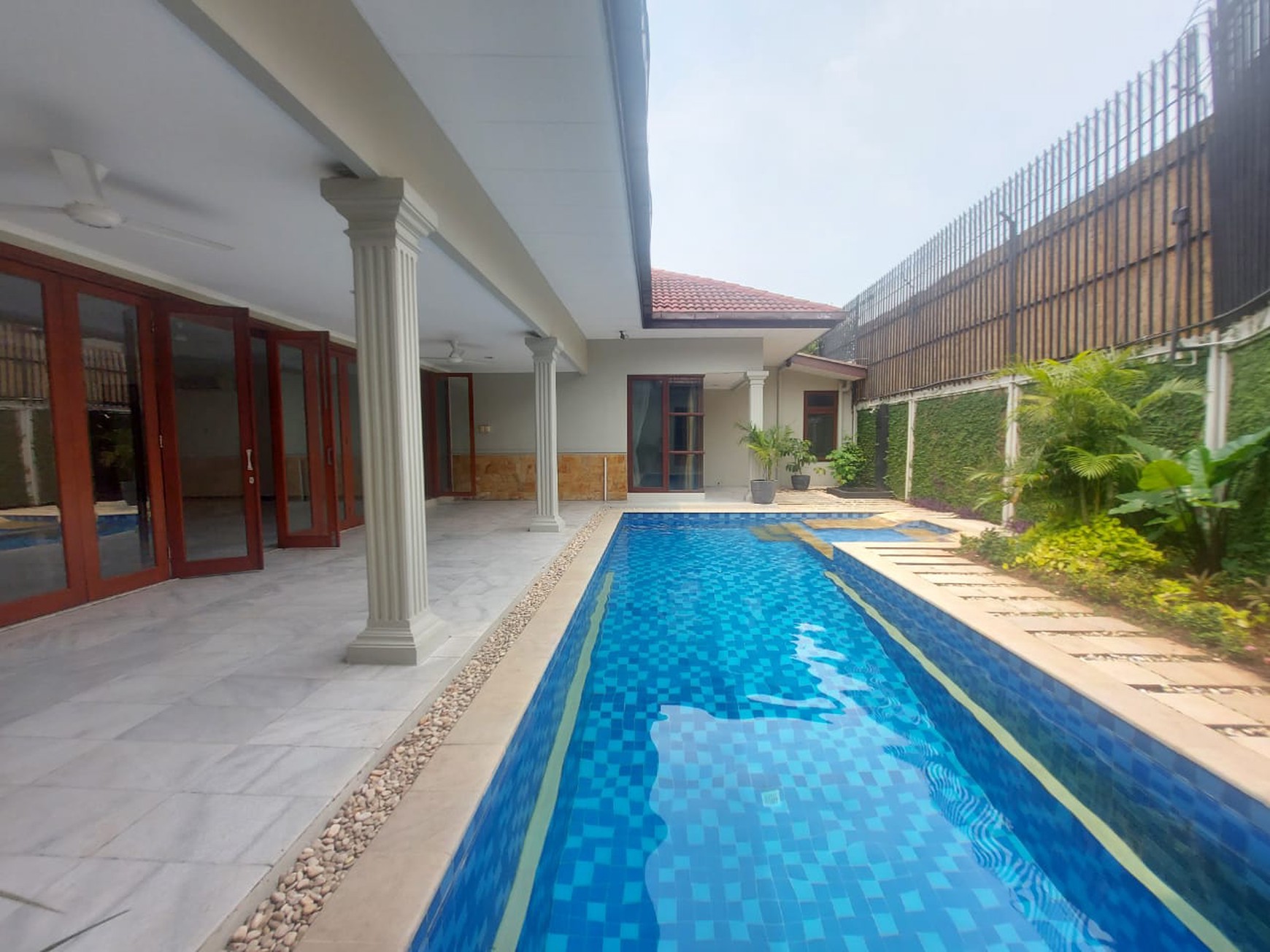 Rumah nyaman dan luas dalam townhouse dekat mrt cipete raya