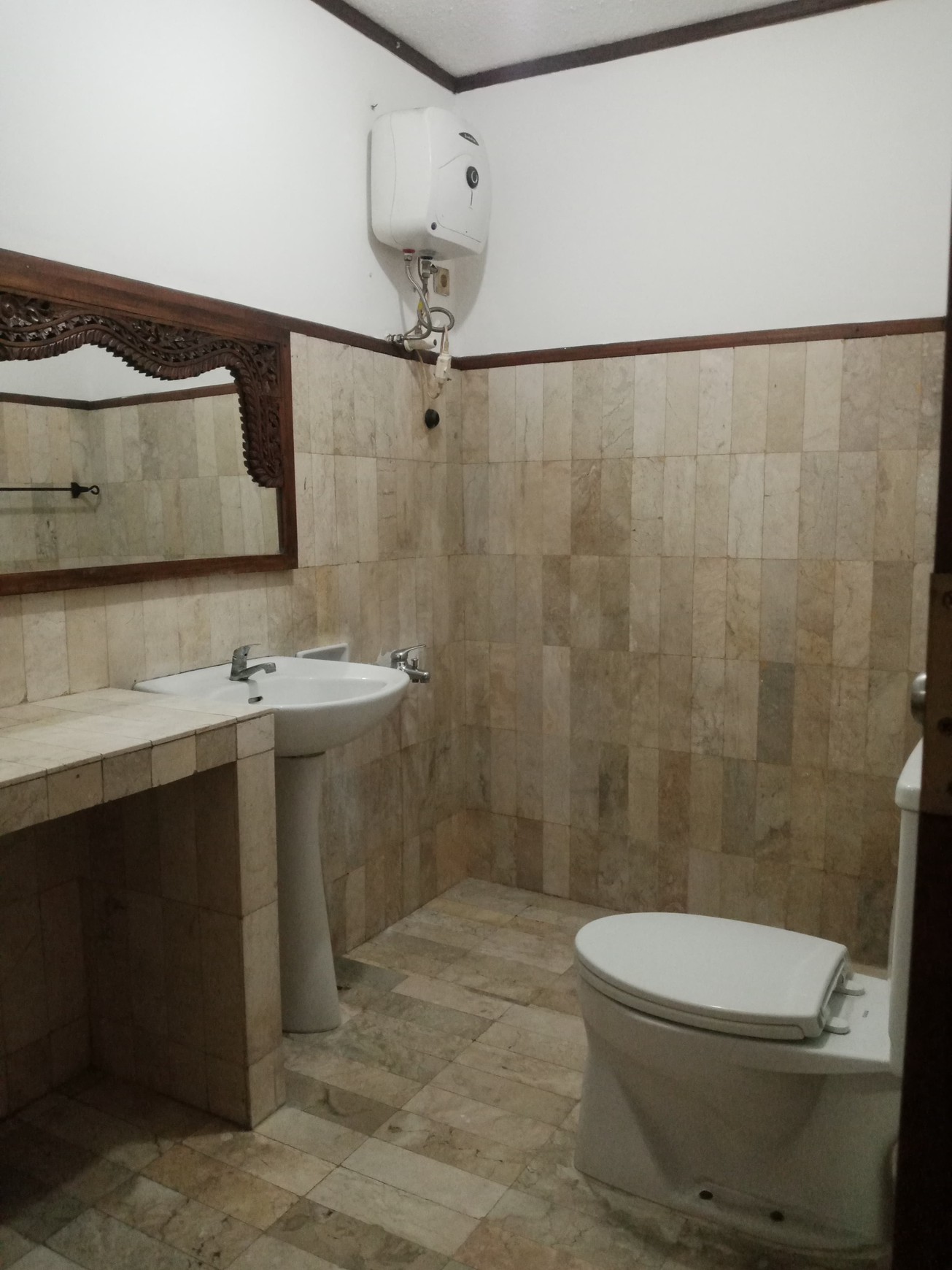 Disewakan Rumah Unfurnished di Lokasi Strategis Menteng