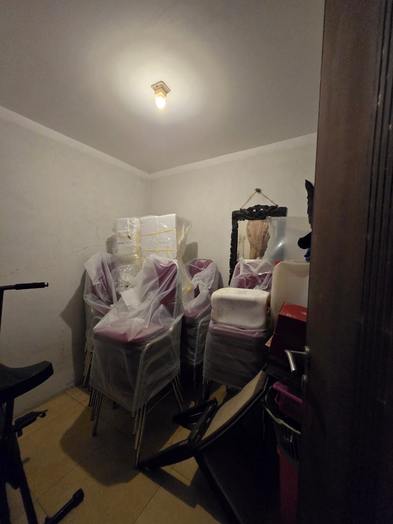 Rumah Anggrek Loka , split level Row jalan lebar 