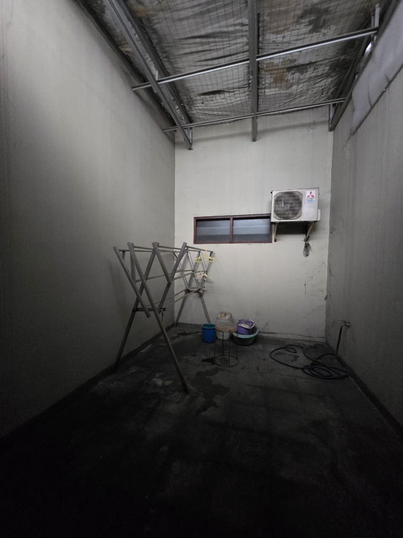 Rumah Anggrek Loka , split level Row jalan lebar 