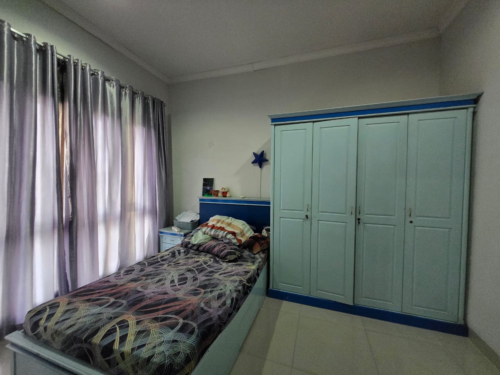 Rumah Anggrek Loka , split level Row jalan lebar 