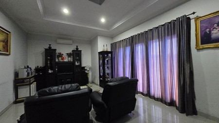 Rumah Anggrek Loka , split level Row jalan lebar 