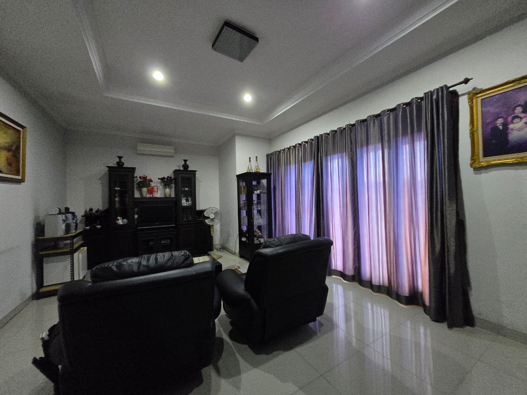 Rumah Anggrek Loka , split level Row jalan lebar 