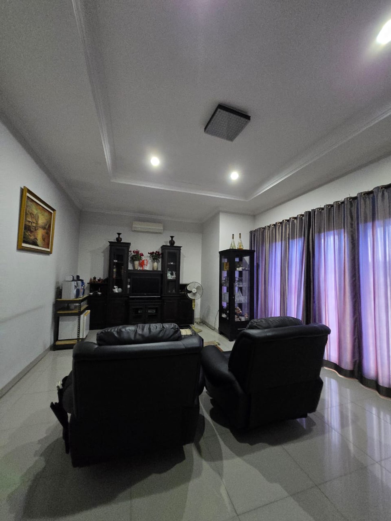 Rumah Anggrek Loka , split level Row jalan lebar 