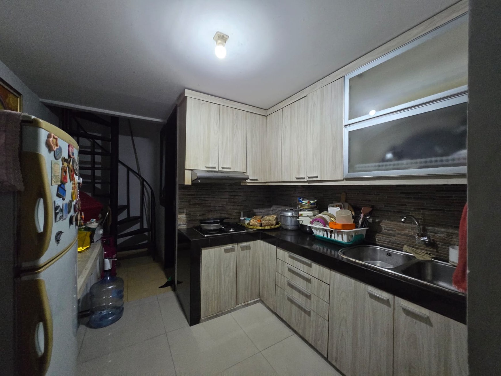 Rumah Anggrek Loka , split level Row jalan lebar 