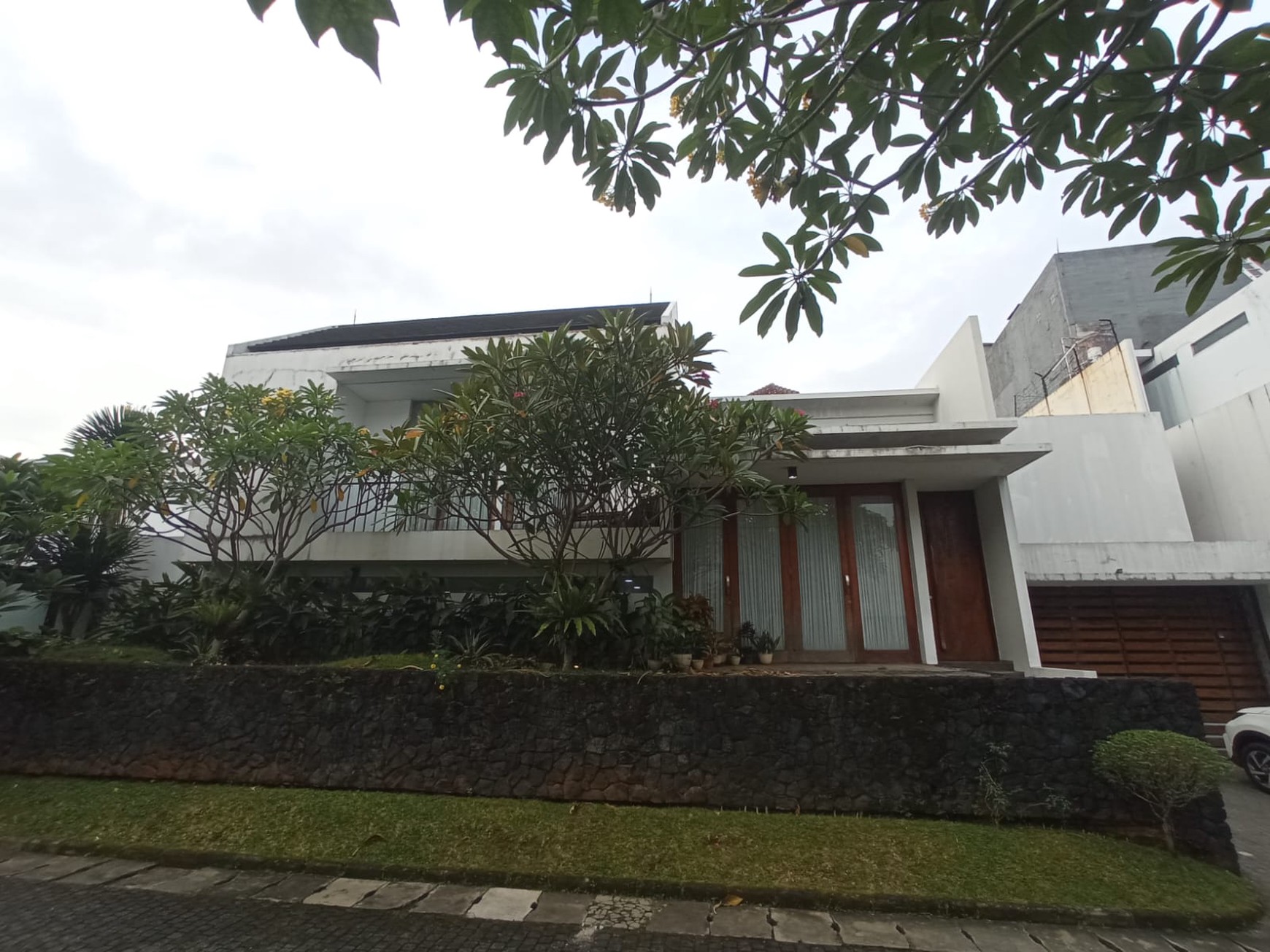 Rumah nyaman dalam townhouse Kemang, jaksel