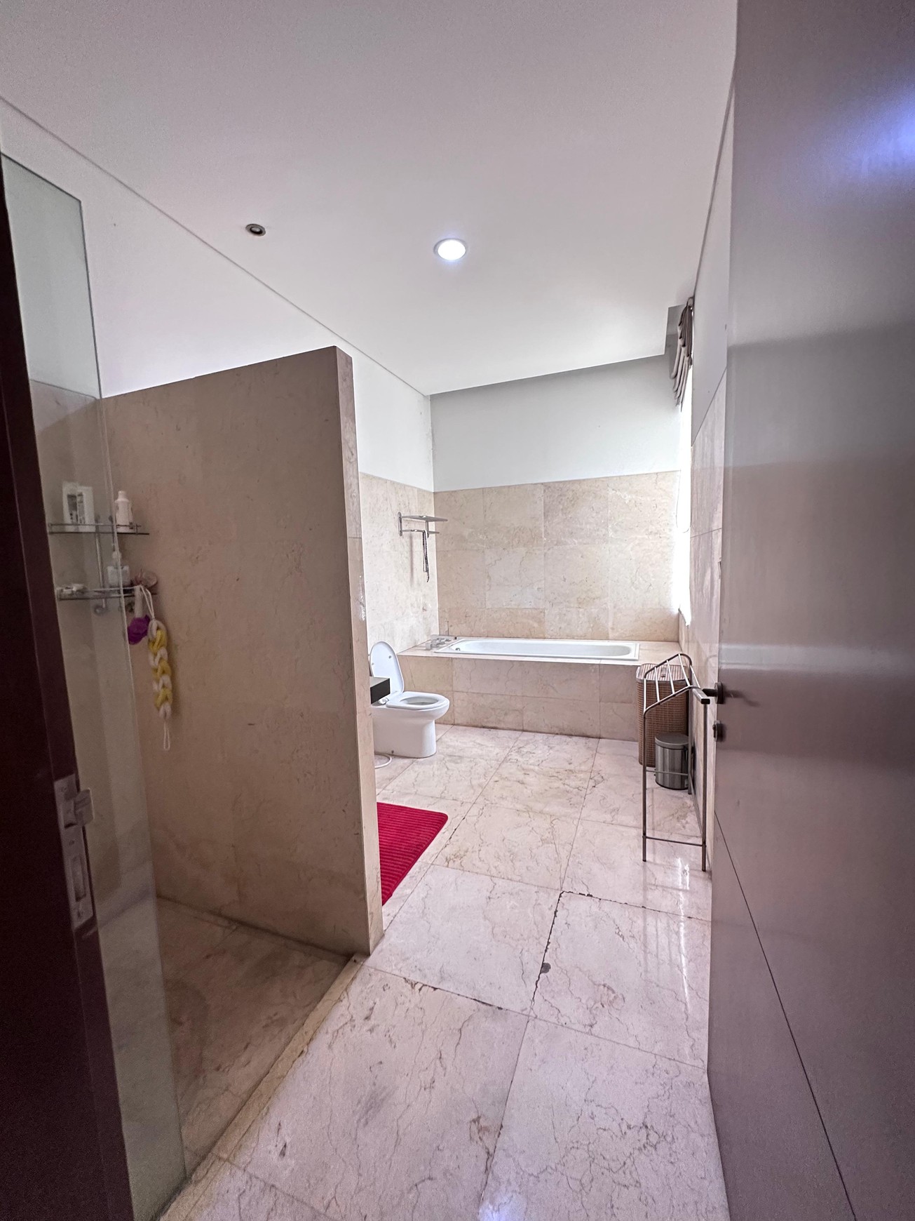 Rumah nyaman dalam townhouse Kemang, jaksel
