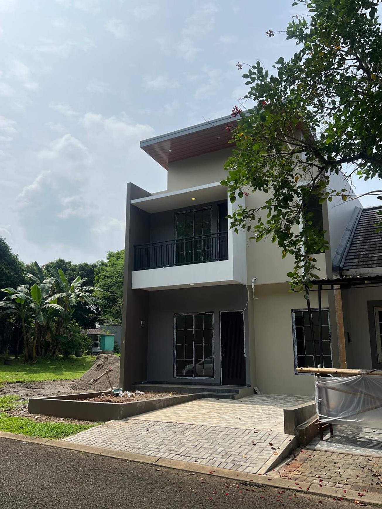 Rumah baru Modern Design di Delatinos BSD City 