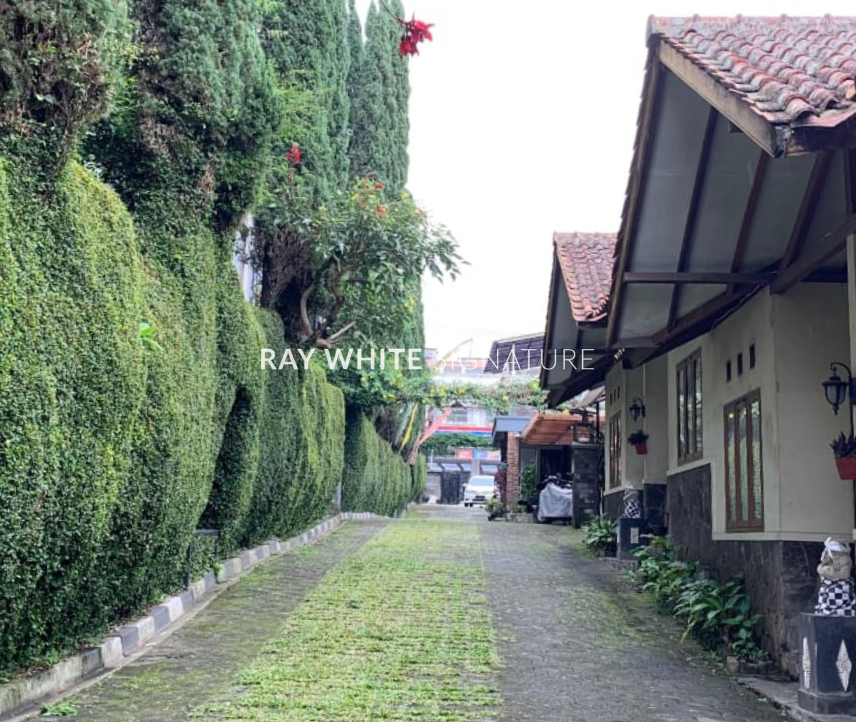 Dijual Hotel Aktif Lokasi Bagus di Depan Floating Market Lembang Cemara Asri Hotel