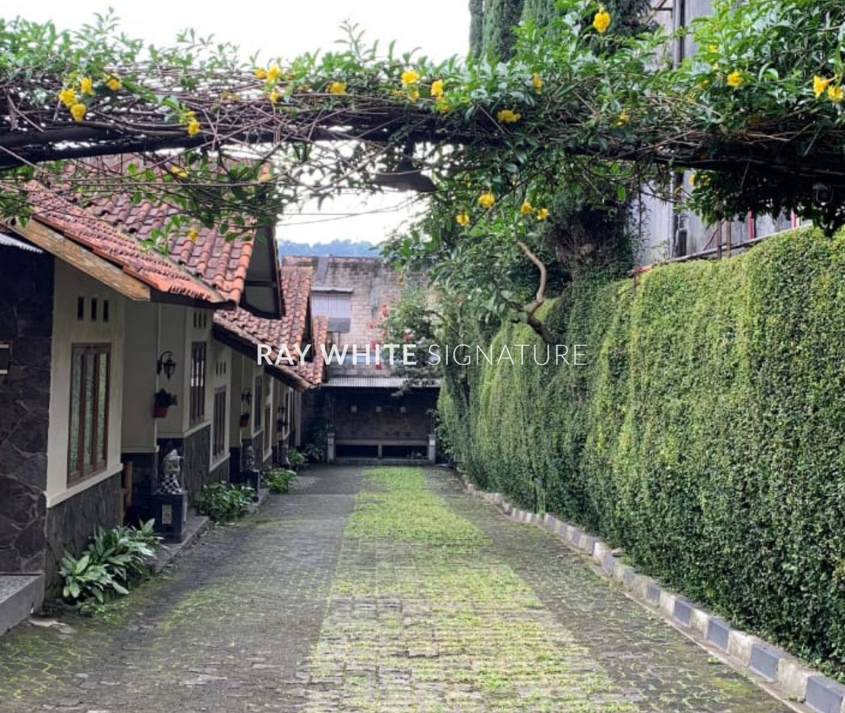 Dijual Hotel Aktif Lokasi Bagus di Depan Floating Market Lembang Cemara Asri Hotel
