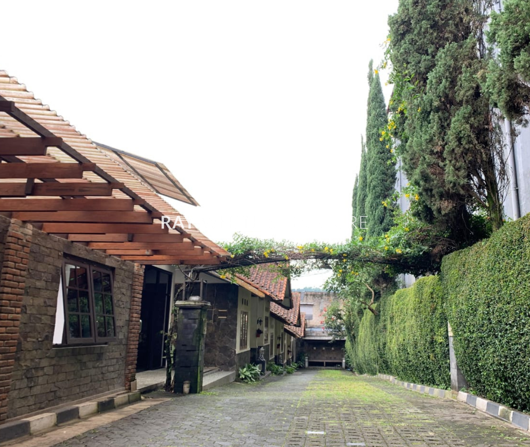 Dijual Hotel Aktif Lokasi Bagus di Depan Floating Market Lembang Cemara Asri Hotel