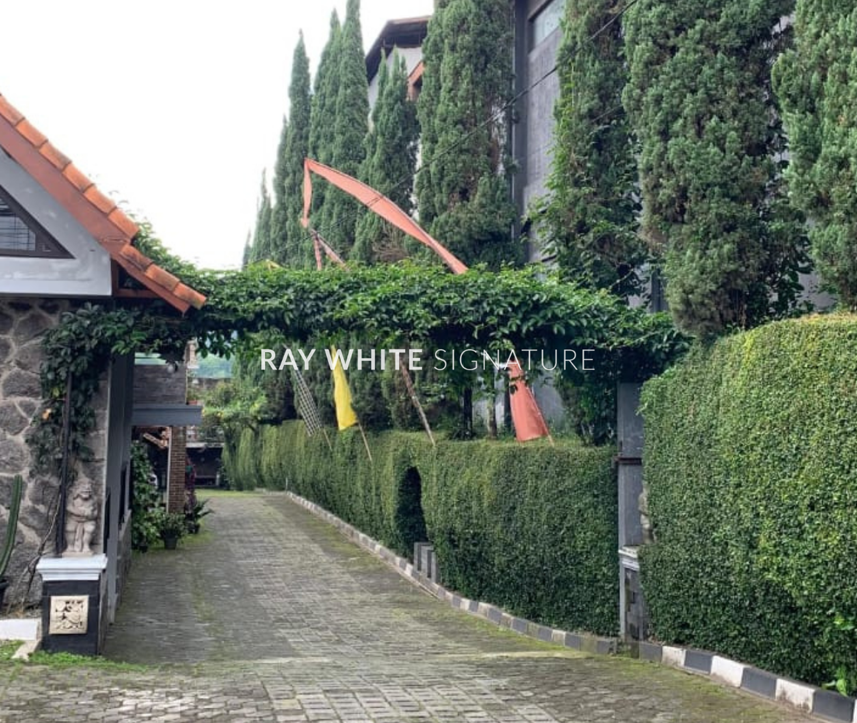 Dijual Hotel Aktif Lokasi Bagus di Depan Floating Market Lembang Cemara Asri Hotel