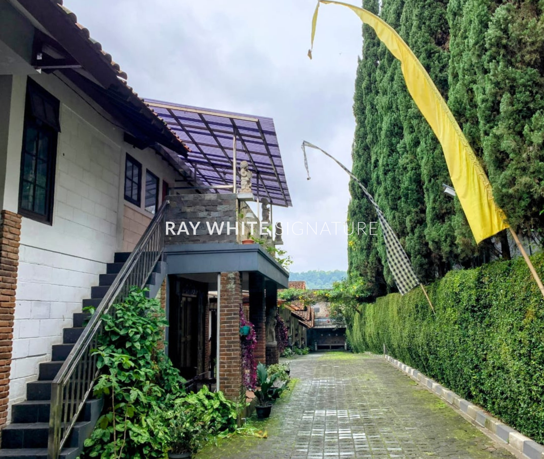 Dijual Hotel Aktif Lokasi Bagus di Depan Floating Market Lembang Cemara Asri Hotel