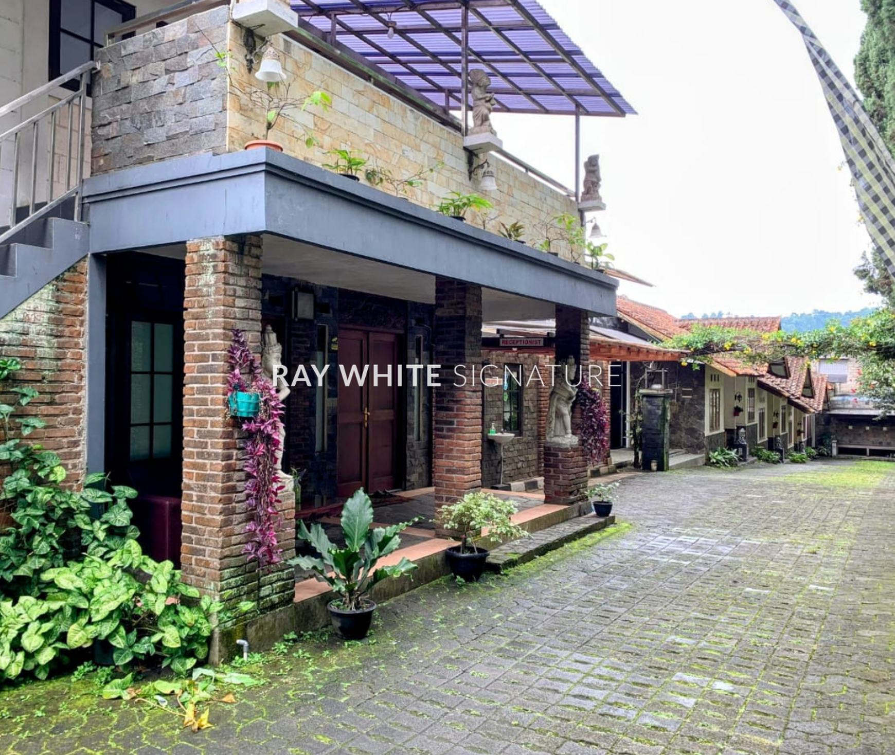 Dijual Hotel Aktif Lokasi Bagus di Depan Floating Market Lembang Cemara Asri Hotel