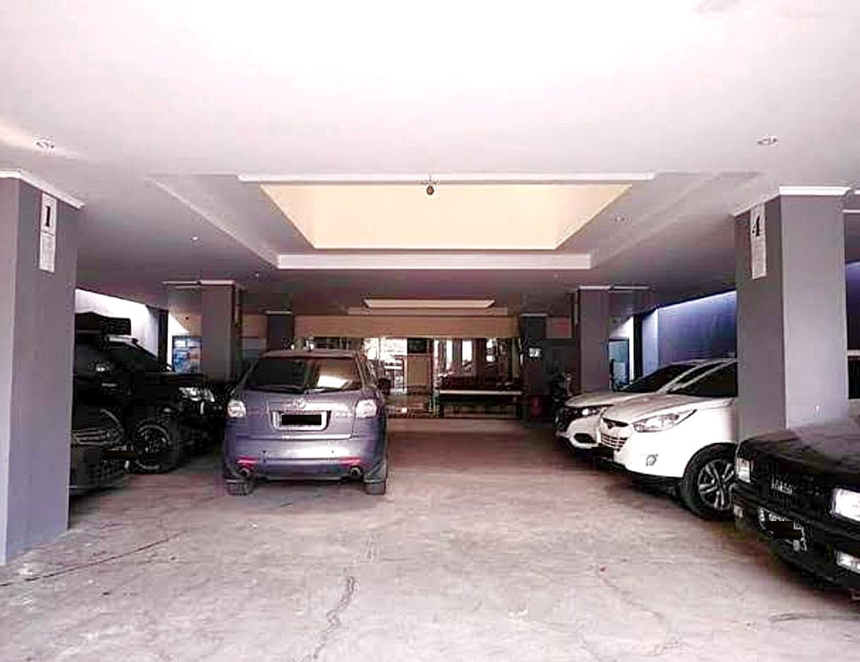 Dua Gedung  kos-kosan yang sedang beroperasi di Gading Serpong