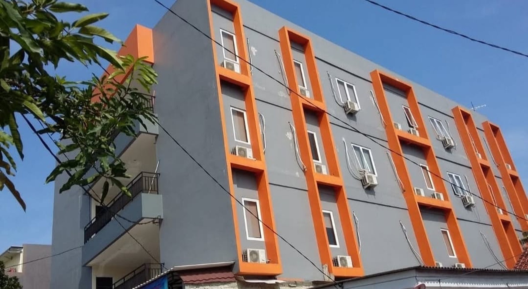 Dua Gedung  kos-kosan yang sedang beroperasi di Gading Serpong