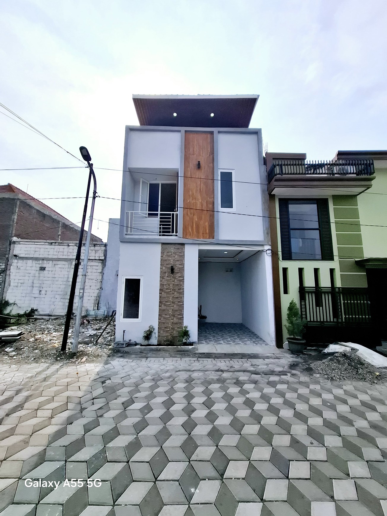 Rumah 2 Lantai 400 Jutaan Surabaya Rungkut