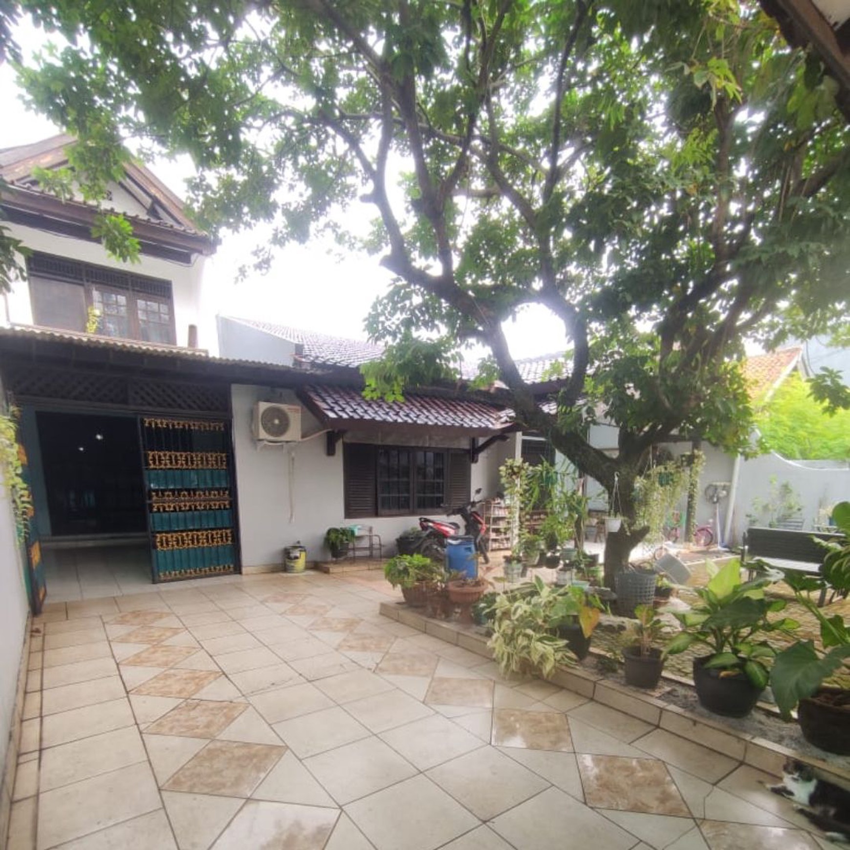 Rumah Halaman Luas di Komp Pajak Jl Kutilang - Jurangmangu Timur - Pondok Aren.