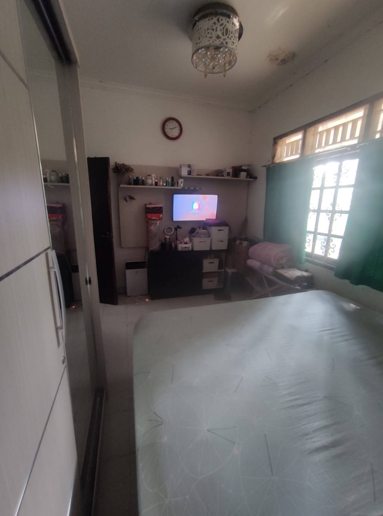 Rumah Halaman Luas di Komp Pajak Jl Kutilang - Jurangmangu Timur - Pondok Aren.