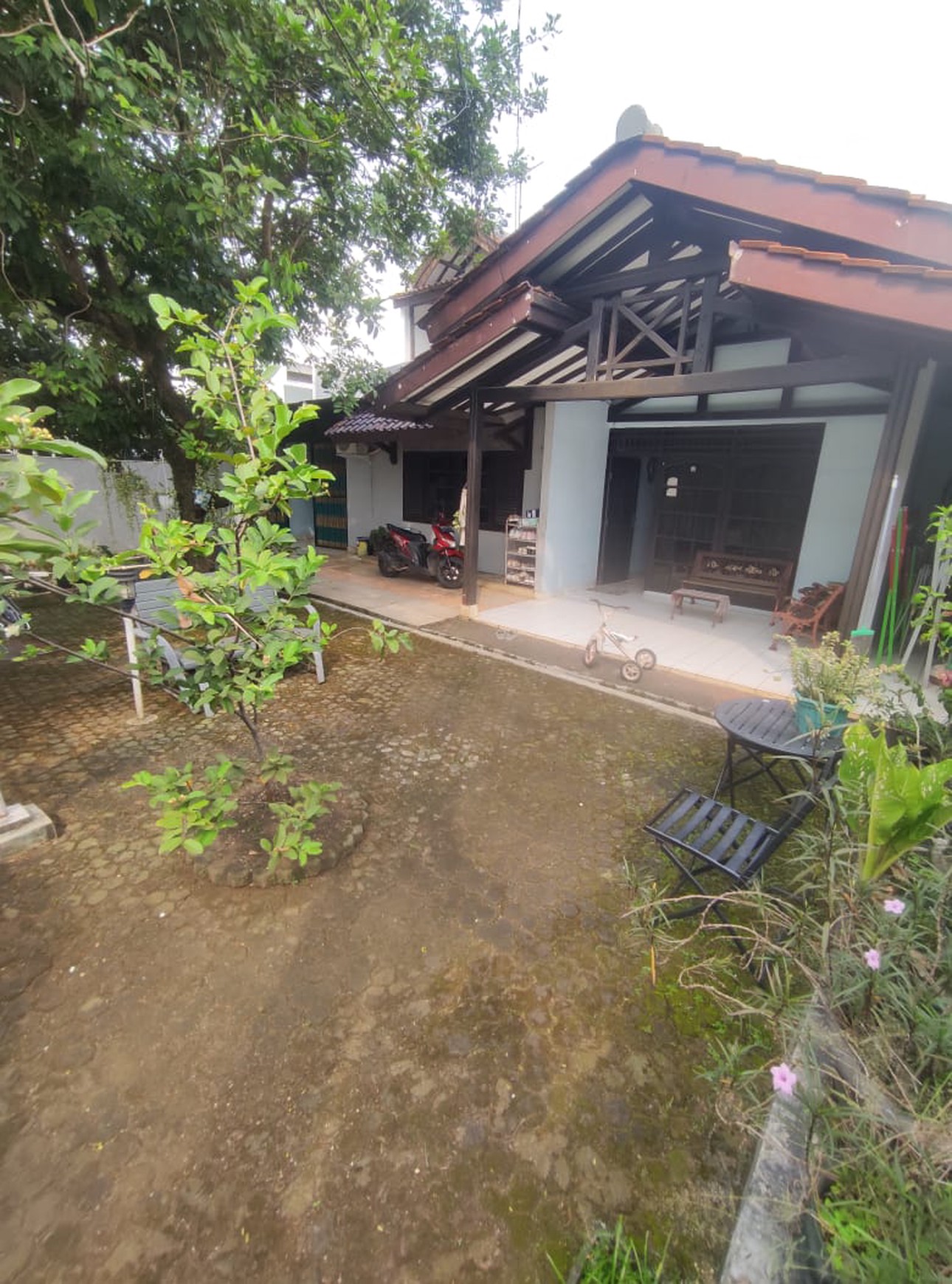 Rumah Halaman Luas di Komp Pajak Jl Kutilang - Jurangmangu Timur - Pondok Aren.