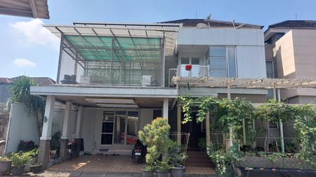Rumah hoek2 lantai sudah renovasi, siap huni,dalam perumahan Villa Mutiara Cibubur 2