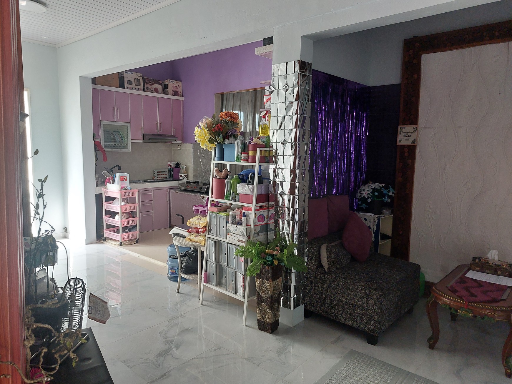 Rumah hoek2 lantai sudah renovasi, siap huni,dalam perumahan Villa Mutiara Cibubur 2