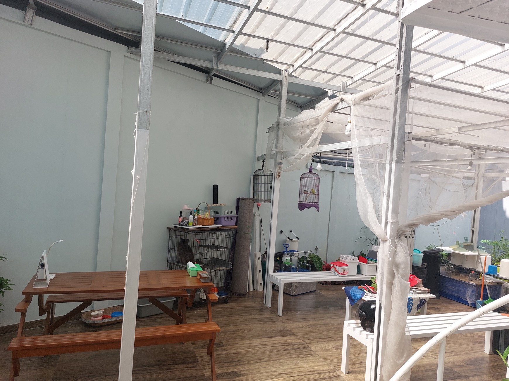 Rumah hoek2 lantai sudah renovasi, siap huni,dalam perumahan Villa Mutiara Cibubur 2