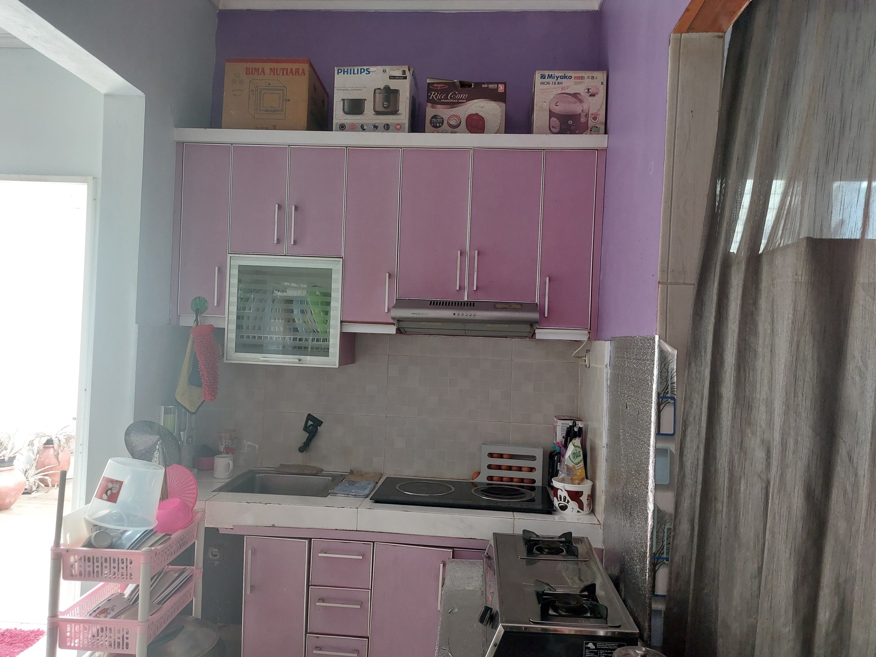 Rumah hoek2 lantai sudah renovasi, siap huni,dalam perumahan Villa Mutiara Cibubur 2