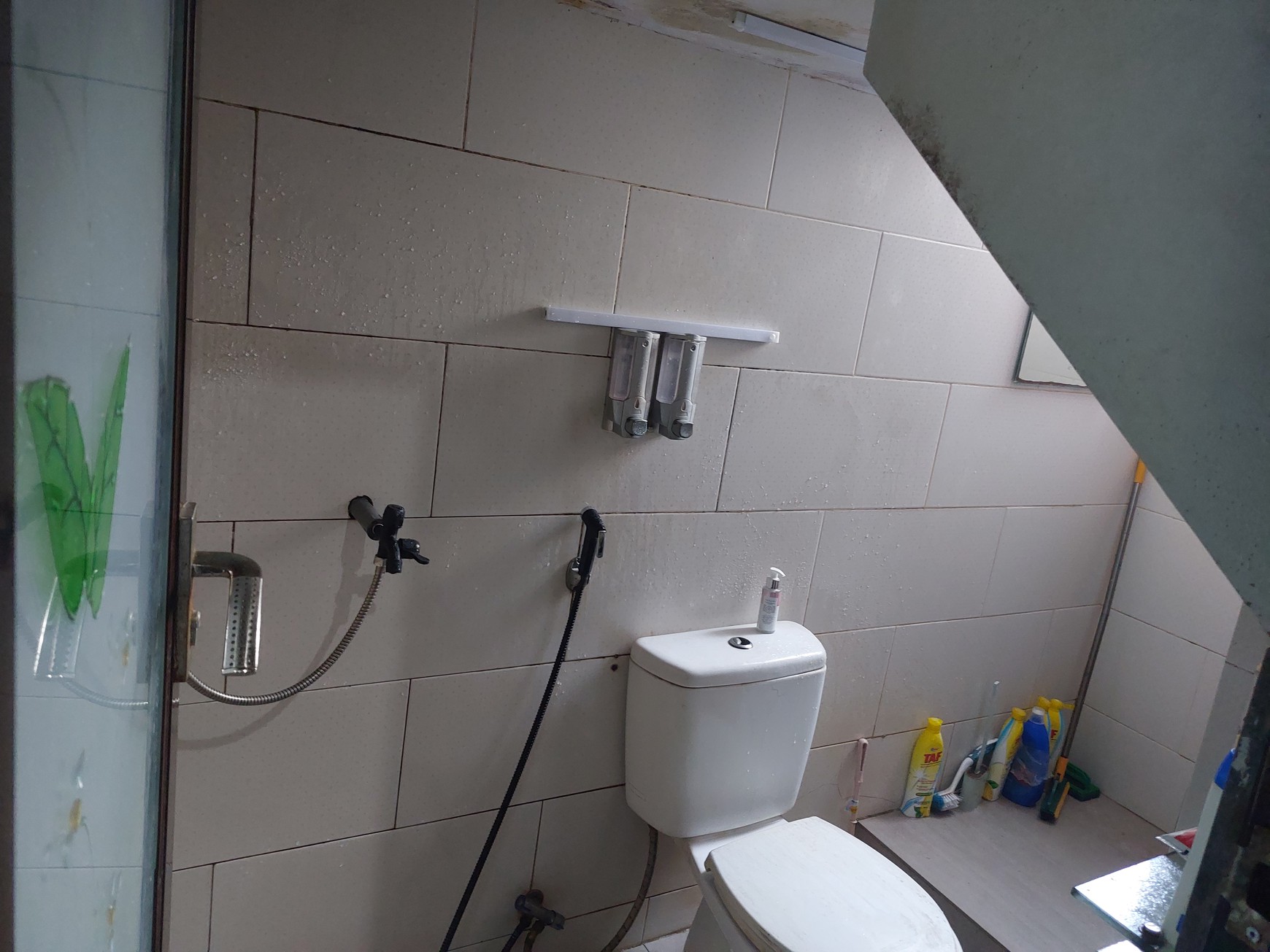 Rumah hoek2 lantai sudah renovasi, siap huni,dalam perumahan Villa Mutiara Cibubur 2