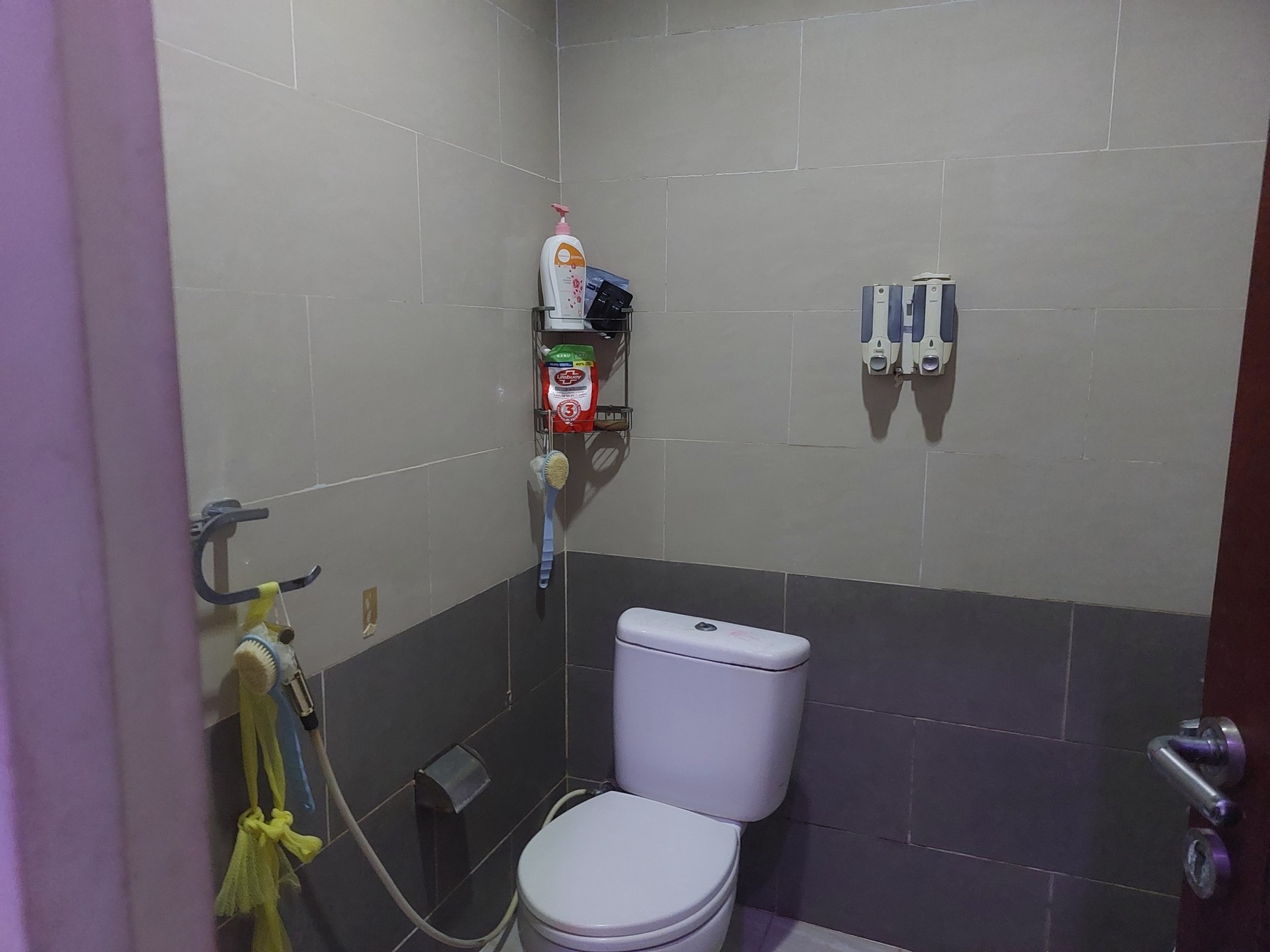 Rumah hoek2 lantai sudah renovasi, siap huni,dalam perumahan Villa Mutiara Cibubur 2