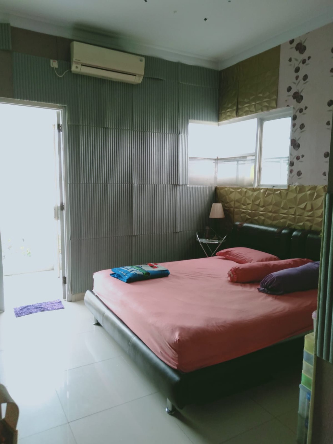 Rumah hoek2 lantai sudah renovasi, siap huni,dalam perumahan Villa Mutiara Cibubur 2