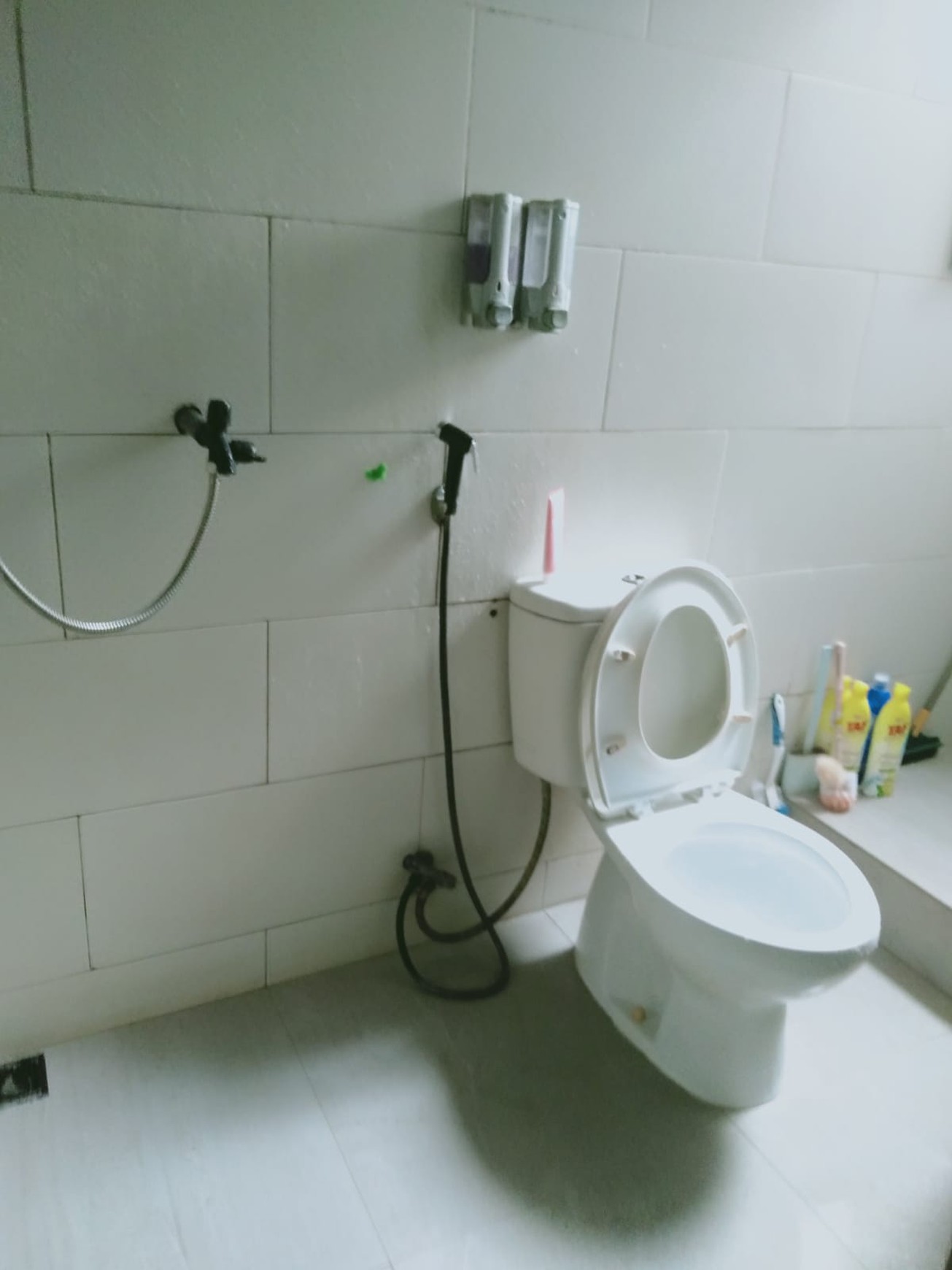 Rumah hoek2 lantai sudah renovasi, siap huni,dalam perumahan Villa Mutiara Cibubur 2