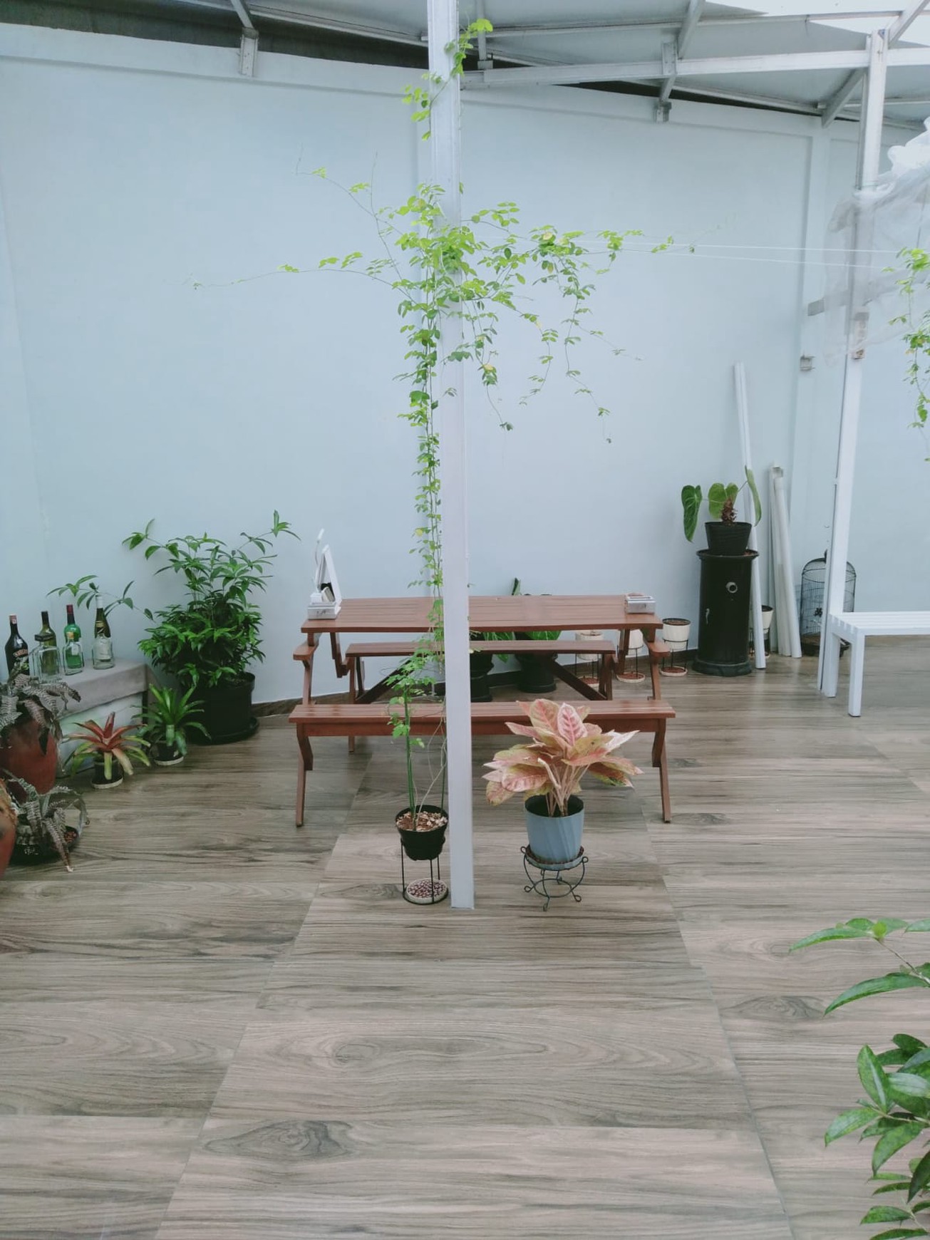 Rumah hoek2 lantai sudah renovasi, siap huni,dalam perumahan Villa Mutiara Cibubur 2