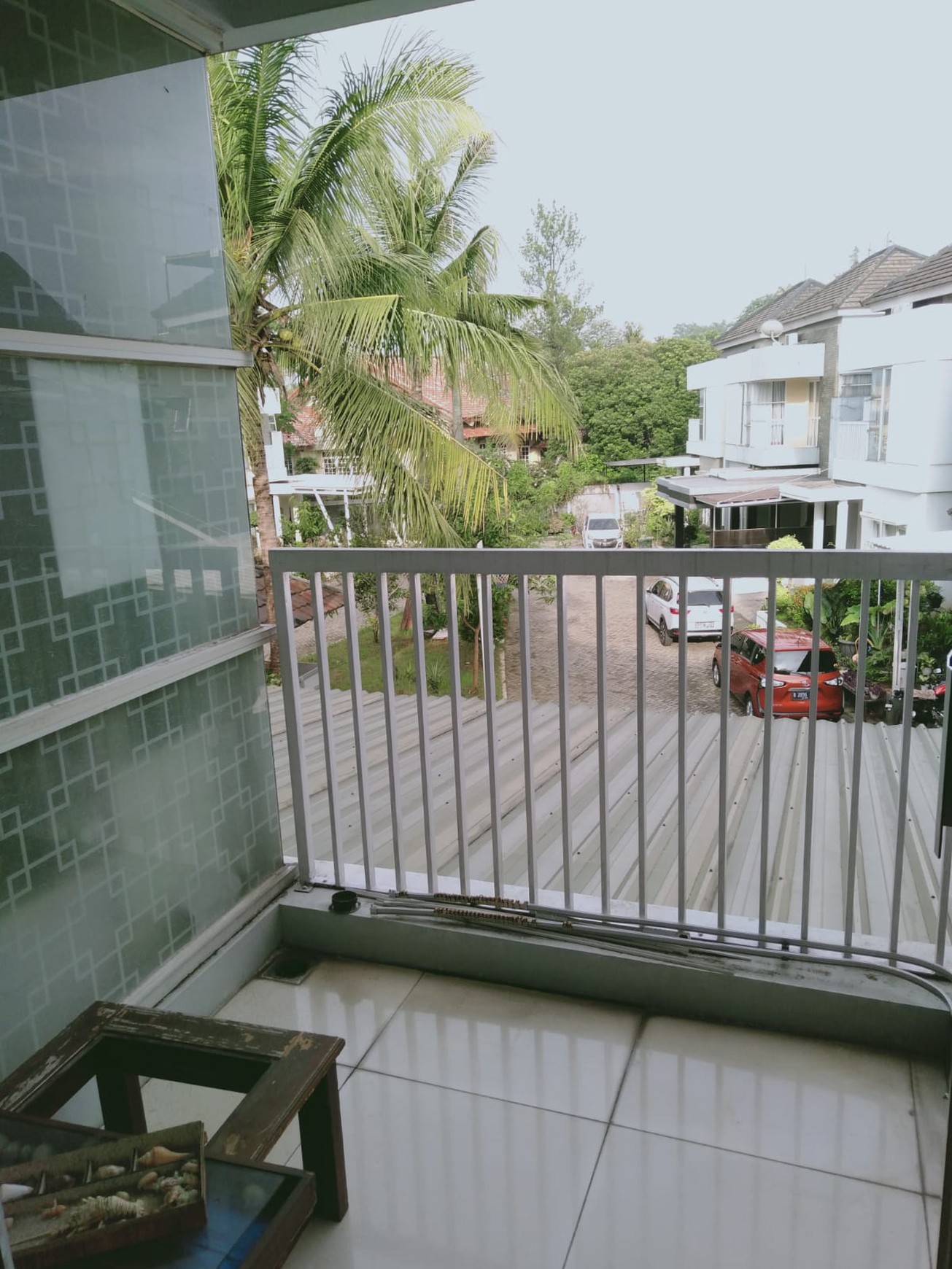 Rumah hoek2 lantai sudah renovasi, siap huni,dalam perumahan Villa Mutiara Cibubur 2