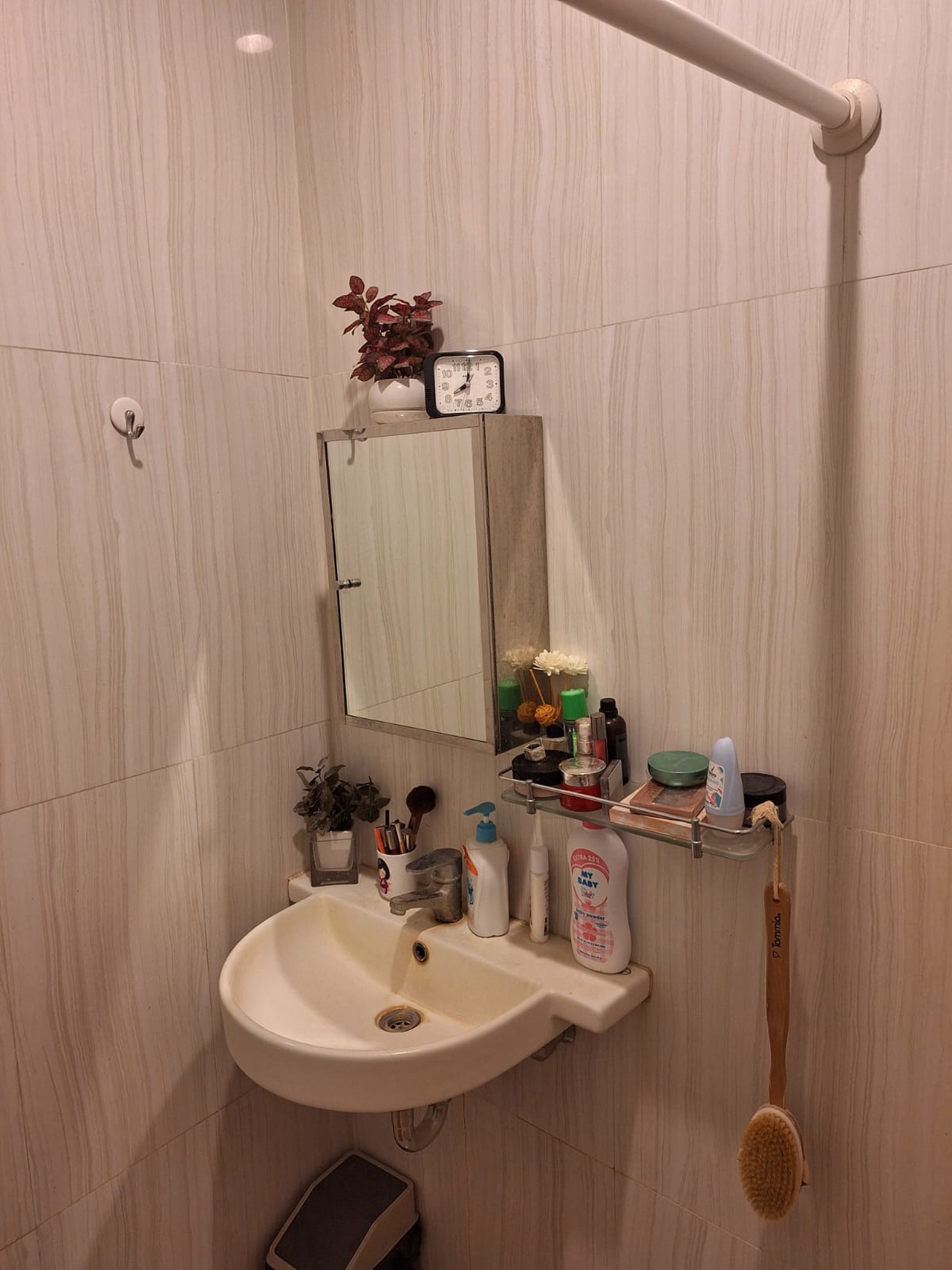 Rumah Cantik Posisi HOOK Siap Huni dengan Hunian Nyaman @Bintaro Sektor 4